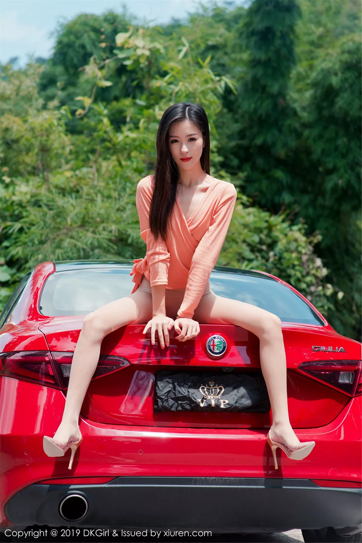 秀人集.com_[DKGirl御女郎]Vol.114_嫩模小子怡Alice户外露天车拍系列无内肉丝裤袜惹火诱惑写真48P