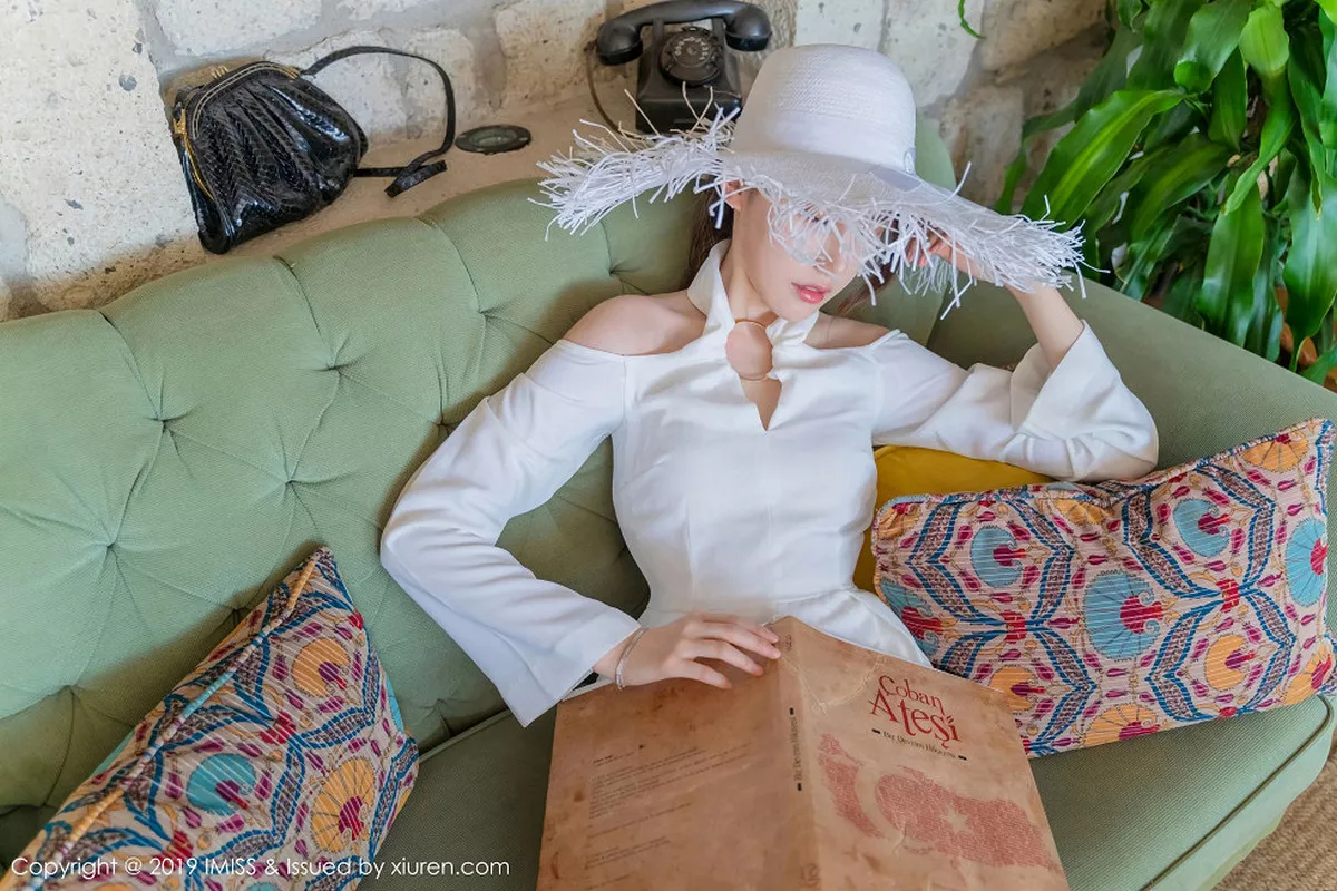 秀人集.com_[IMISS爱蜜社]Vol.368_女神Lynn刘奕宁土耳其旅拍户外白色比基尼秀完美身材诱惑写真39P