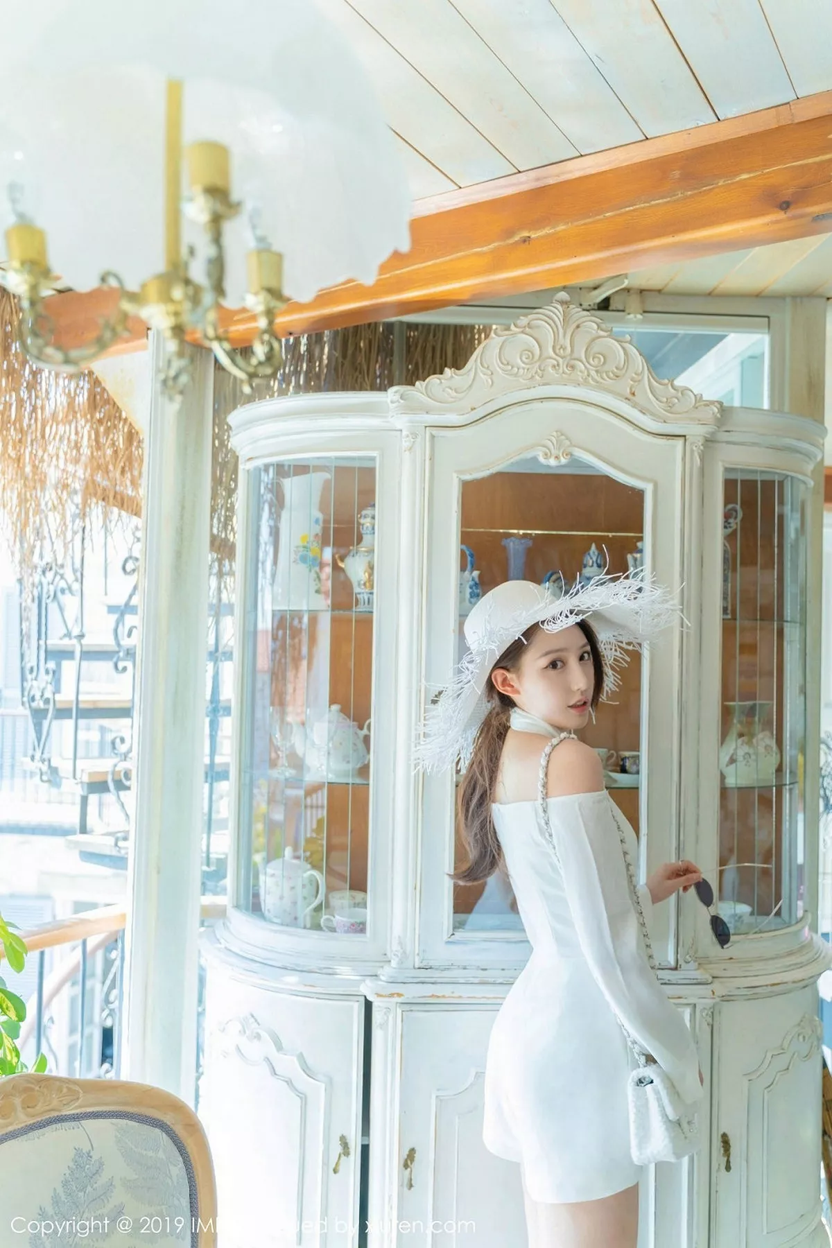 秀人集.com_[IMISS爱蜜社]Vol.368_女神Lynn刘奕宁土耳其旅拍户外白色比基尼秀完美身材诱惑写真39P