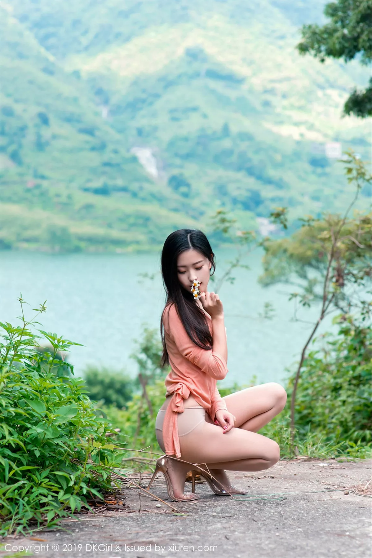 秀人集.com_[DKGirl御女郎]Vol.114_嫩模小子怡Alice户外露天车拍系列无内肉丝裤袜惹火诱惑写真48P