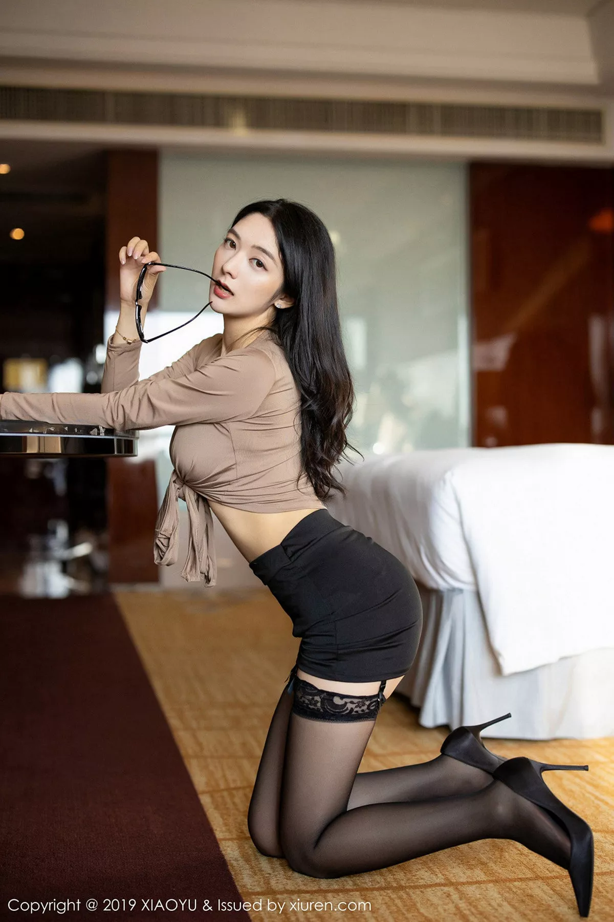 秀人集.com_[XiaoYu画语界]Vol.154_嫩模Angela小热巴私房眼镜OL秘书制服黑丝吊袜诱惑写真96P