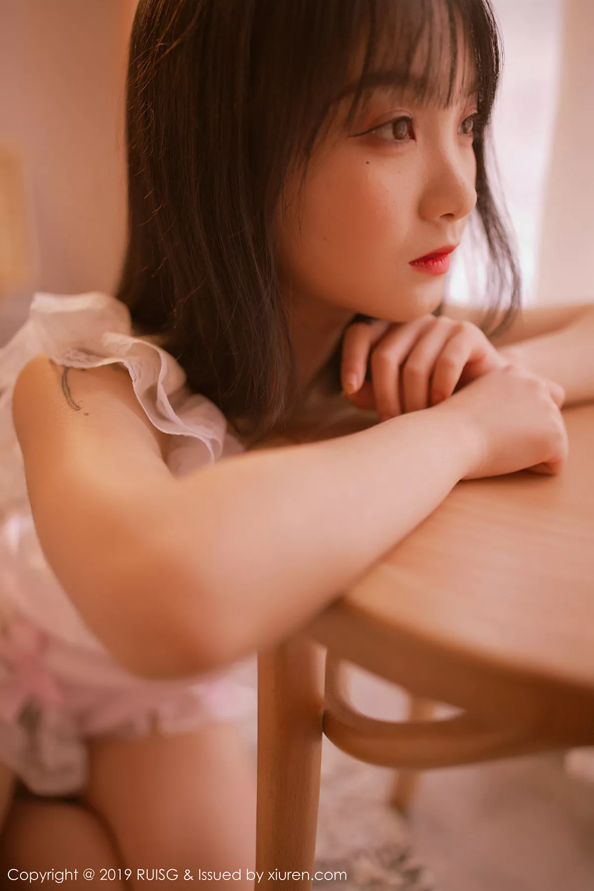 秀人集.com_[RUISG瑞丝馆]Vol.085_新人妹子小葡萄miki私房梦幻光线诱人蕾丝内衣唯美诱惑写真43P