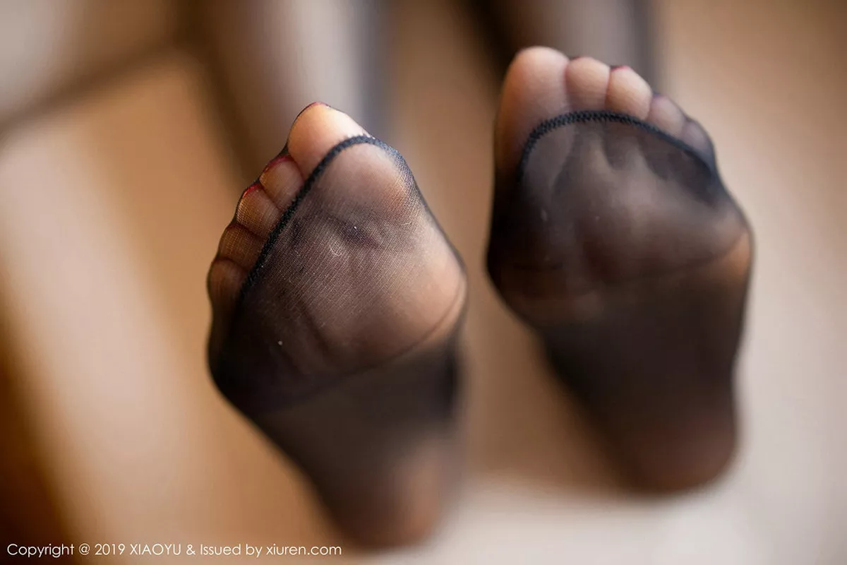 秀人集.com_[XiaoYu画语界]Vol.154_嫩模Angela小热巴私房眼镜OL秘书制服黑丝吊袜诱惑写真96P