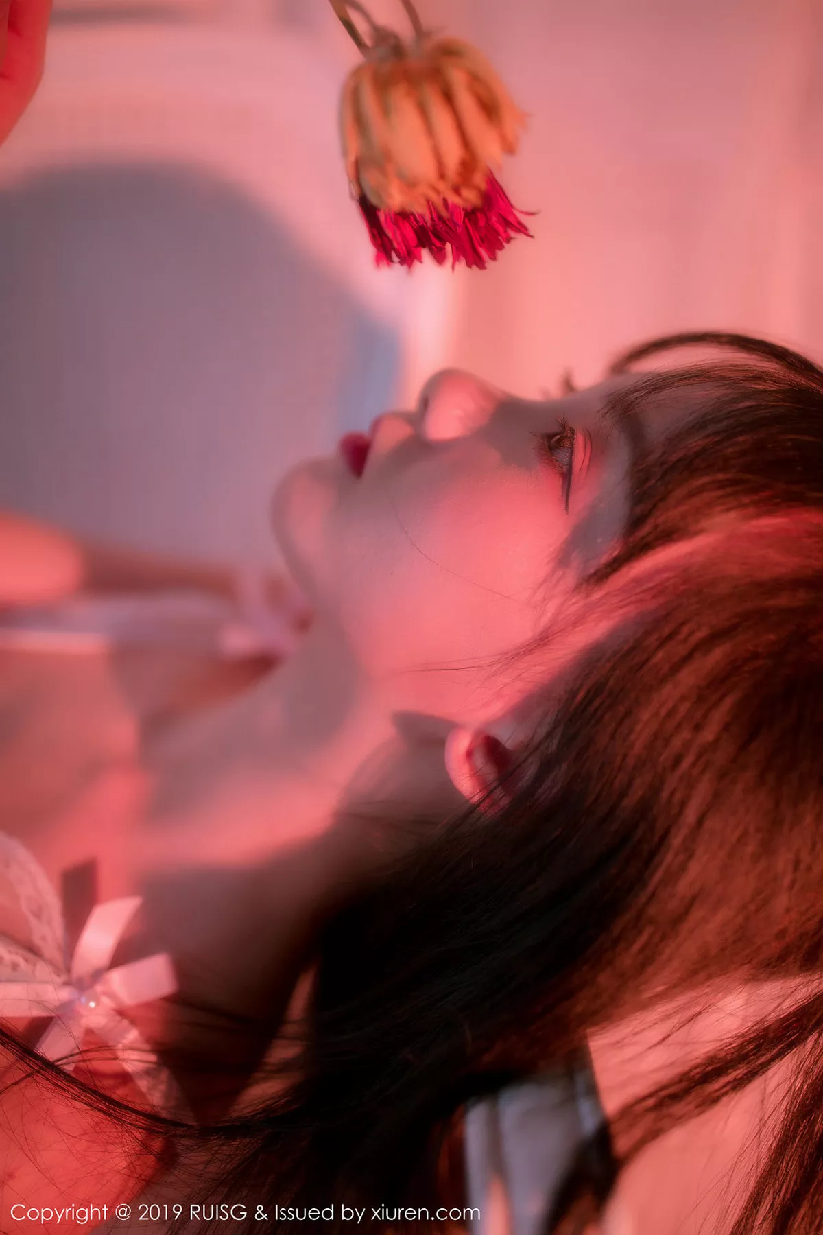 秀人集.com_[RUISG瑞丝馆]Vol.079_嫩模小葡萄miki私房梦幻光线下白色蕾丝薄纱内衣惹火诱惑写真42P