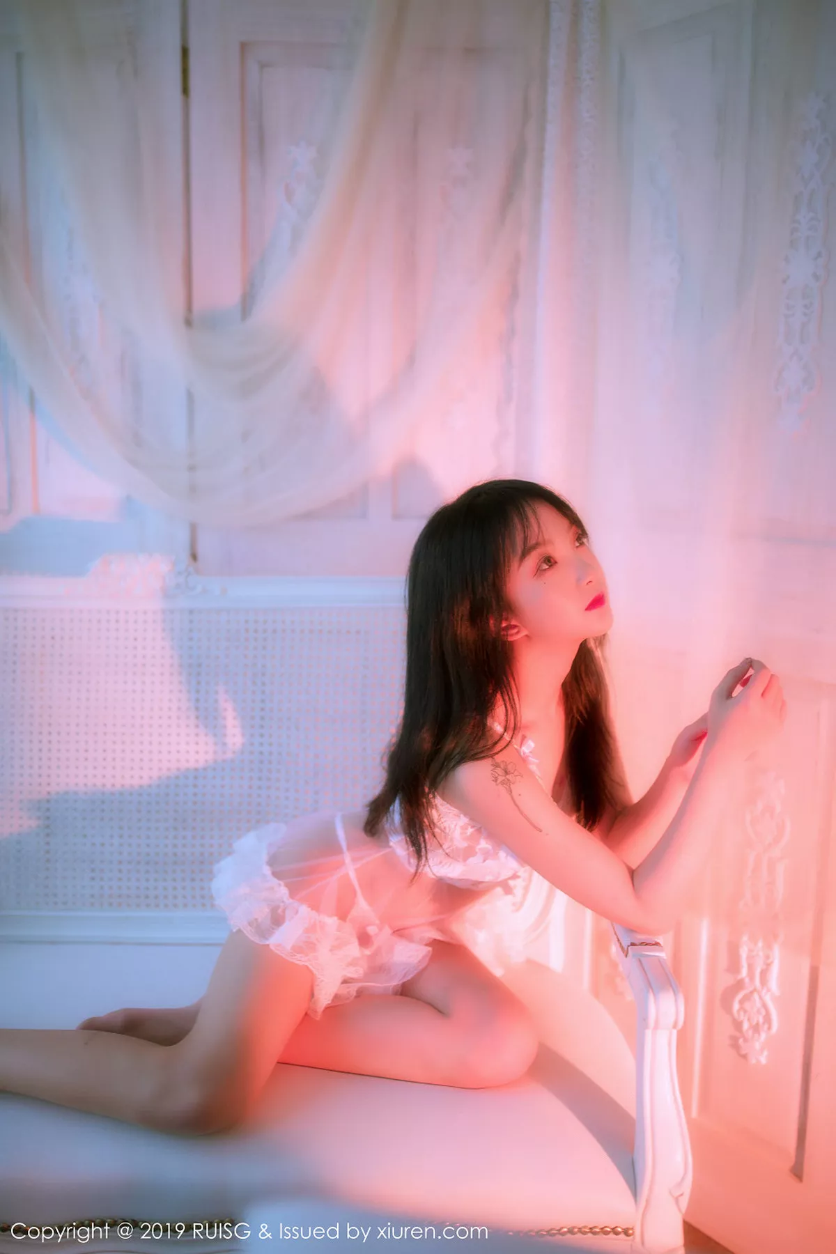 秀人集.com_[RUISG瑞丝馆]Vol.079_嫩模小葡萄miki私房梦幻光线下白色蕾丝薄纱内衣惹火诱惑写真42P