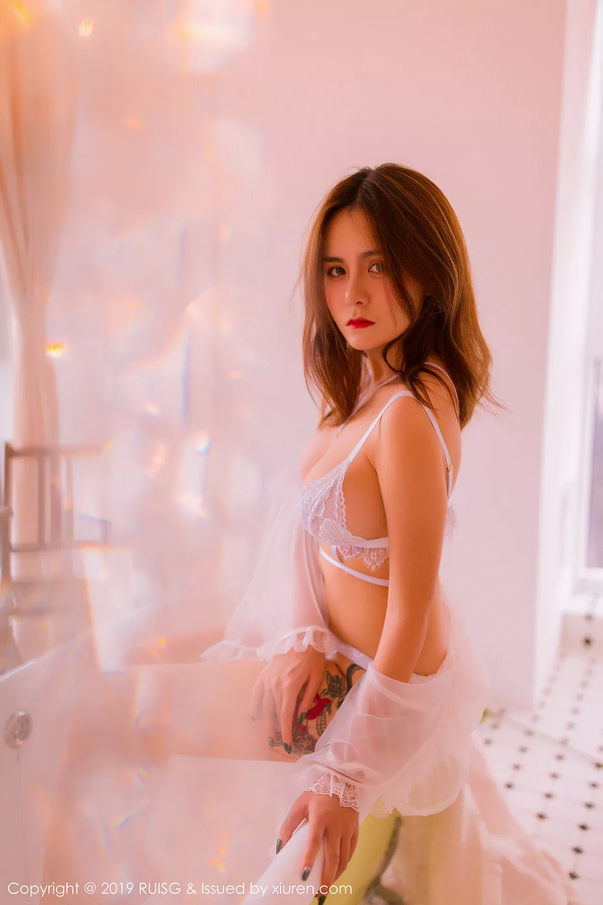 秀人集.com_[RUISG瑞丝馆]Vol.082_嫩模Daisy琳琳居家私房白色蕾丝内衣秀完美身材豪乳诱惑写真48P