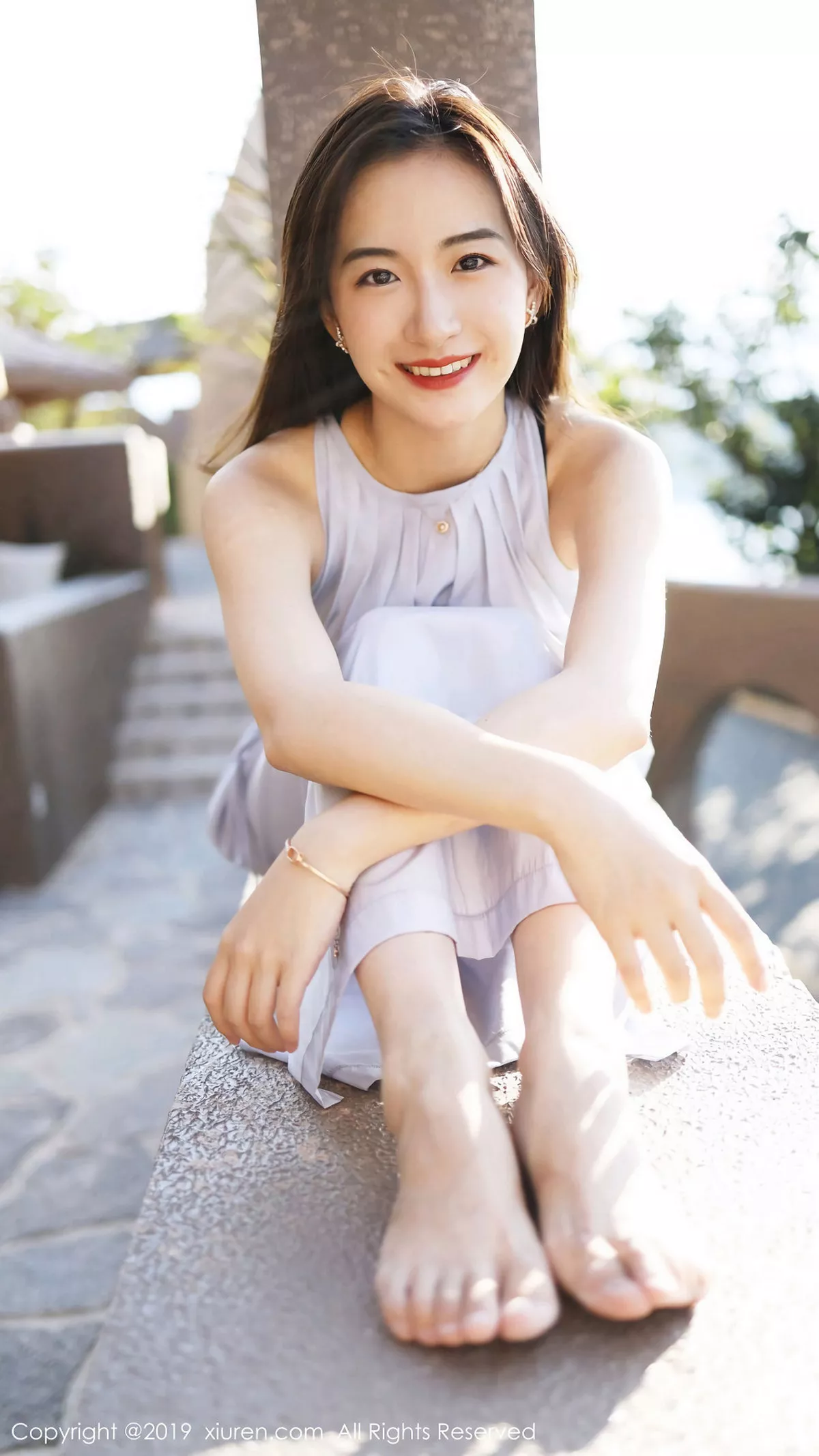 秀人集.com_[XiuRen秀人网]No.1660_嫩模艺儿拿铁户外白色长裙清新甜美风格靓丽迷人写真57P