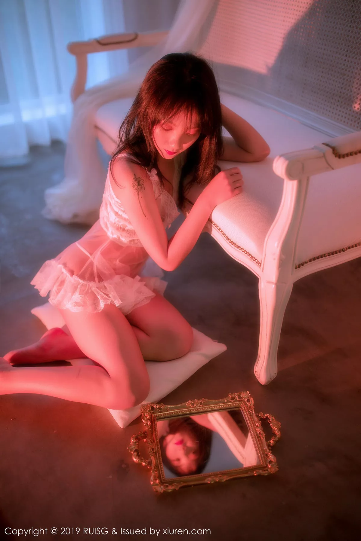 秀人集.com_[RUISG瑞丝馆]Vol.079_嫩模小葡萄miki私房梦幻光线下白色蕾丝薄纱内衣惹火诱惑写真42P