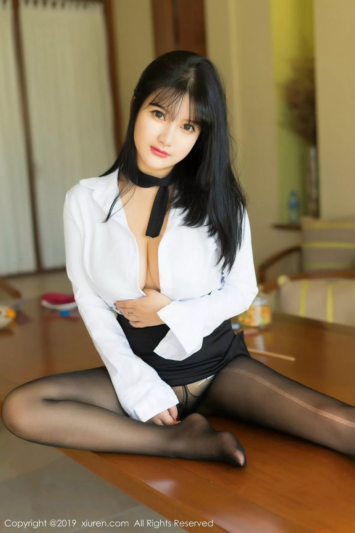 秀人集.com_[XiuRen秀人网]No.1653_巨乳嫩模小尤奈富国岛旅拍黑短裙配无内黑丝裤袜极致诱惑写真53P