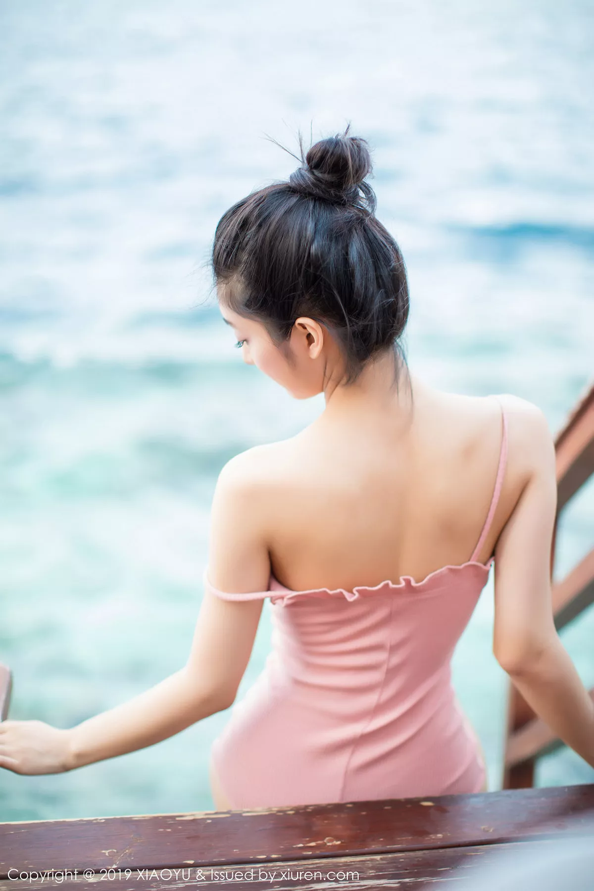 秀人集.com_[XiaoYu画语界]Vol.150_女神Angela喜欢猫马尔代夫旅拍粉色吊带内衣惹人诱惑写真66P