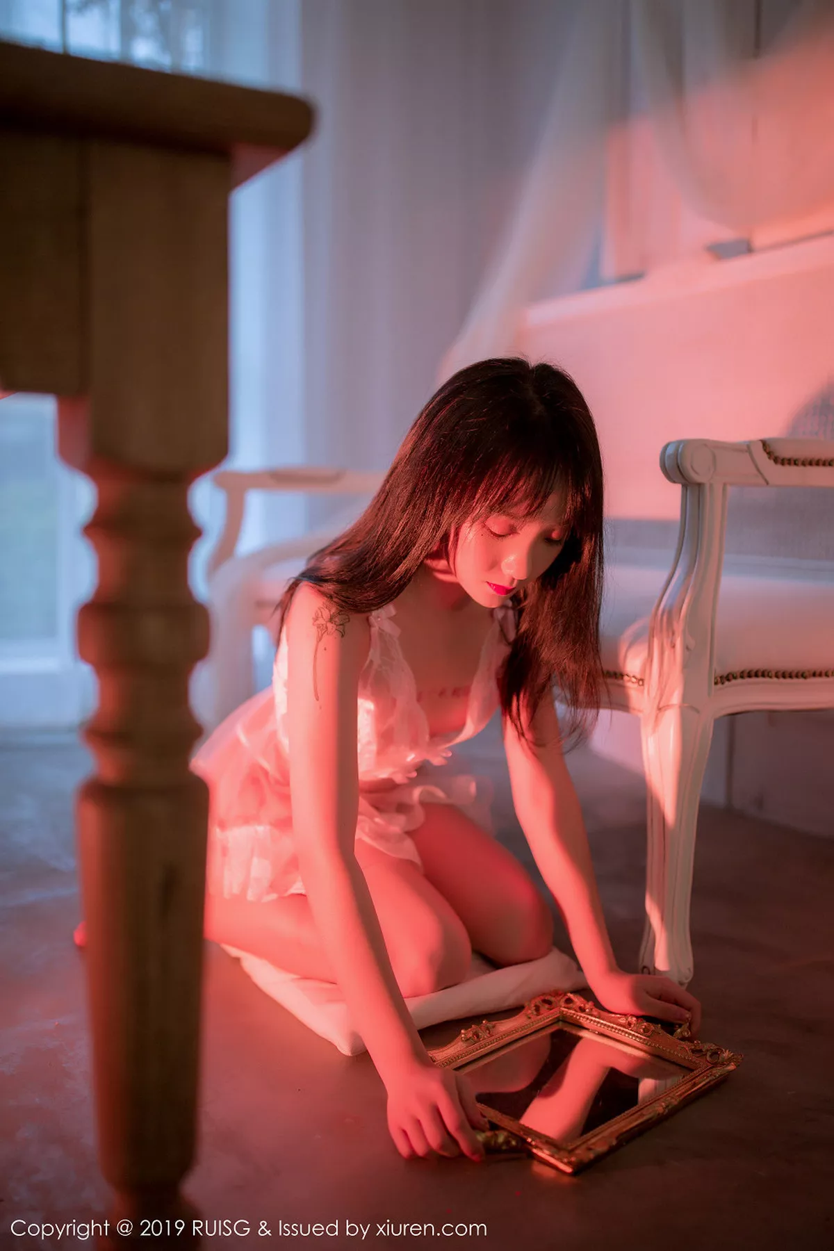 秀人集.com_[RUISG瑞丝馆]Vol.079_嫩模小葡萄miki私房梦幻光线下白色蕾丝薄纱内衣惹火诱惑写真42P