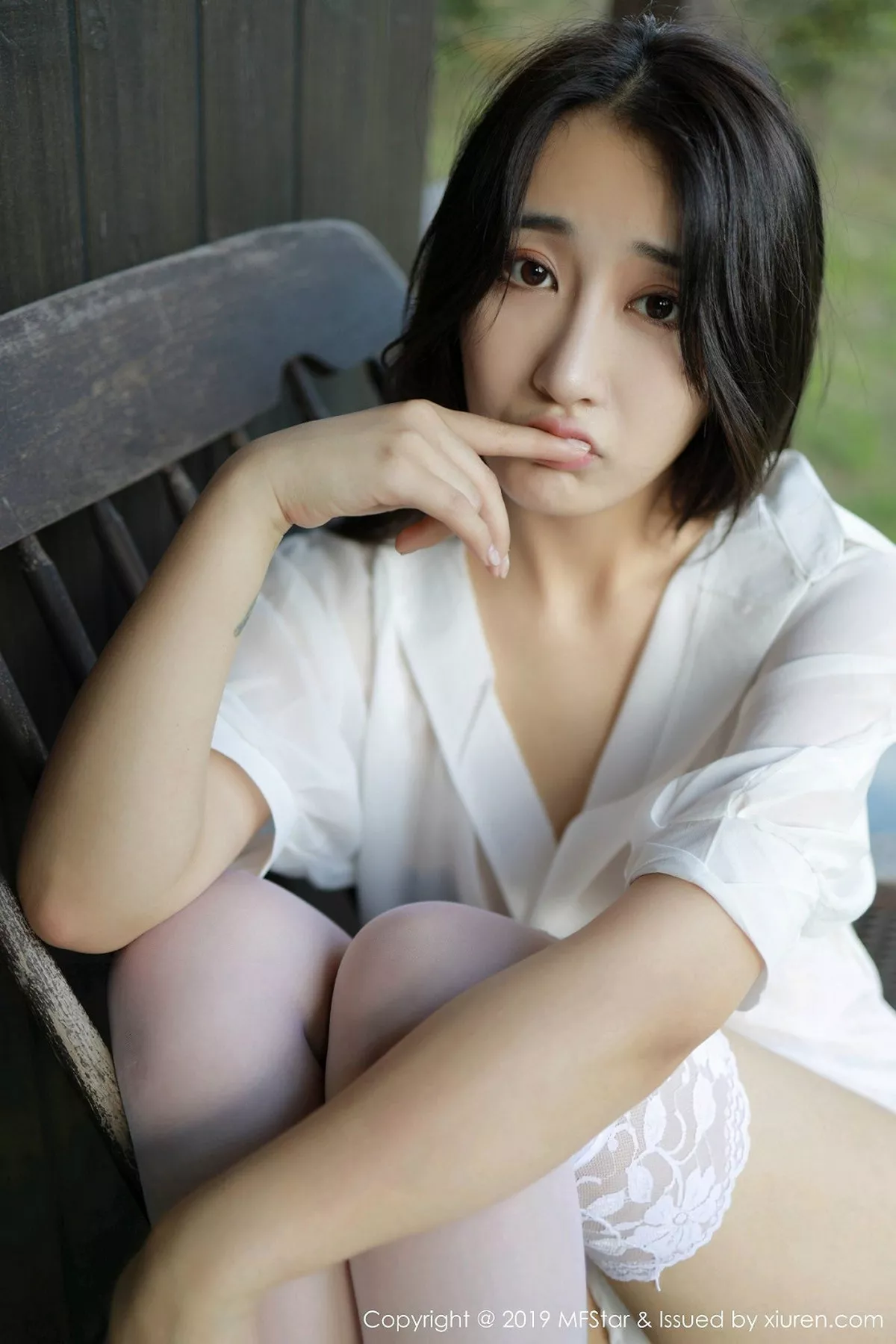 秀人集.com_[MFStar模范学院]Vol.219_嫩模Betty林子欣日本旅拍户外白衬衣配蕾丝吊袜诱惑写真53P