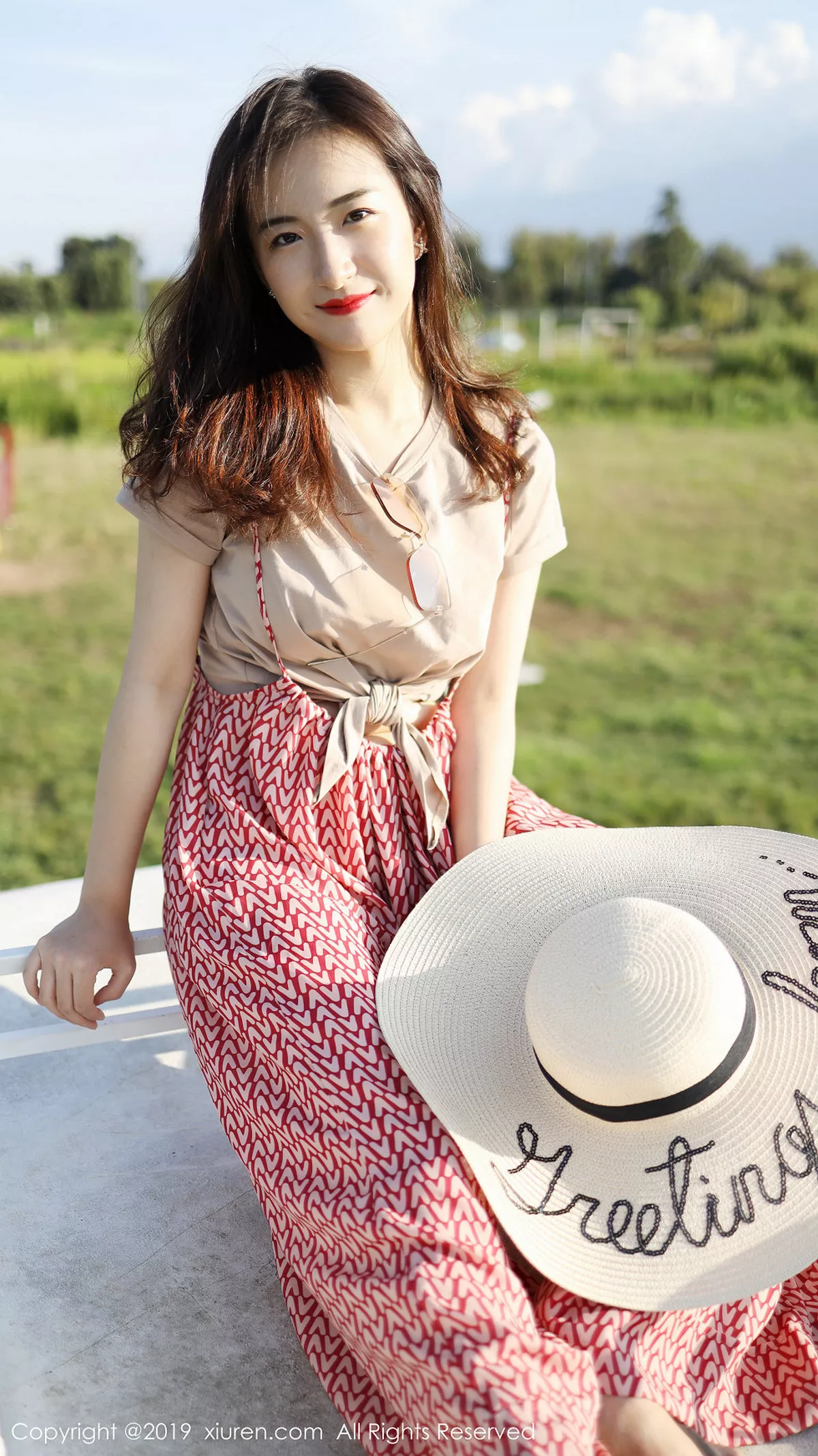 秀人集.com_[XiuRen秀人网]No.1718_嫩模艺儿拿铁室外帽子美少女清新甜美风靓丽迷人写真63P