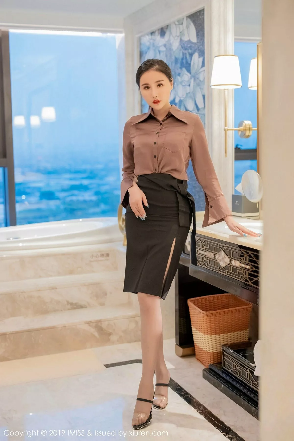 秀人集.com_[IMISS爱蜜社]Vol.380_嫩模张静雅miya私房古典旗袍装秀完美身材性感美腿迷人写真33P