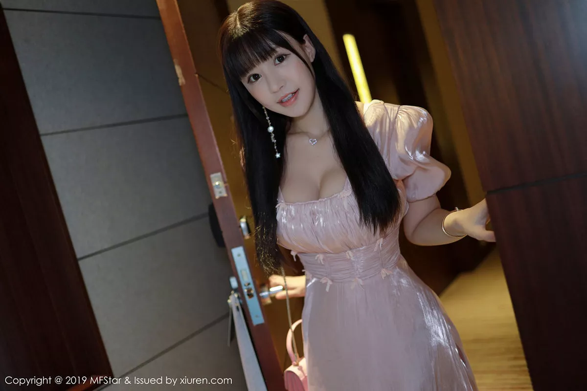 秀人集.com_[MFStar模范学院]Vol.217_女神Flower朱可儿粉色连身裙全脱秀性感内衣完美诱惑写真90P