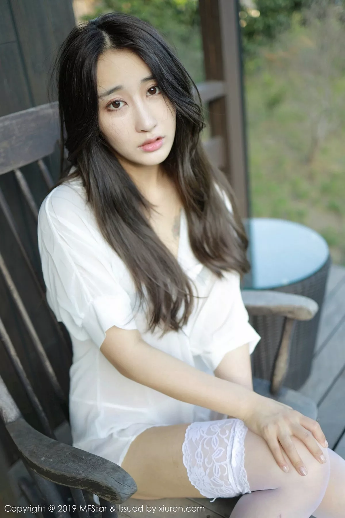 秀人集.com_[MFStar模范学院]Vol.219_嫩模Betty林子欣日本旅拍户外白衬衣配蕾丝吊袜诱惑写真53P