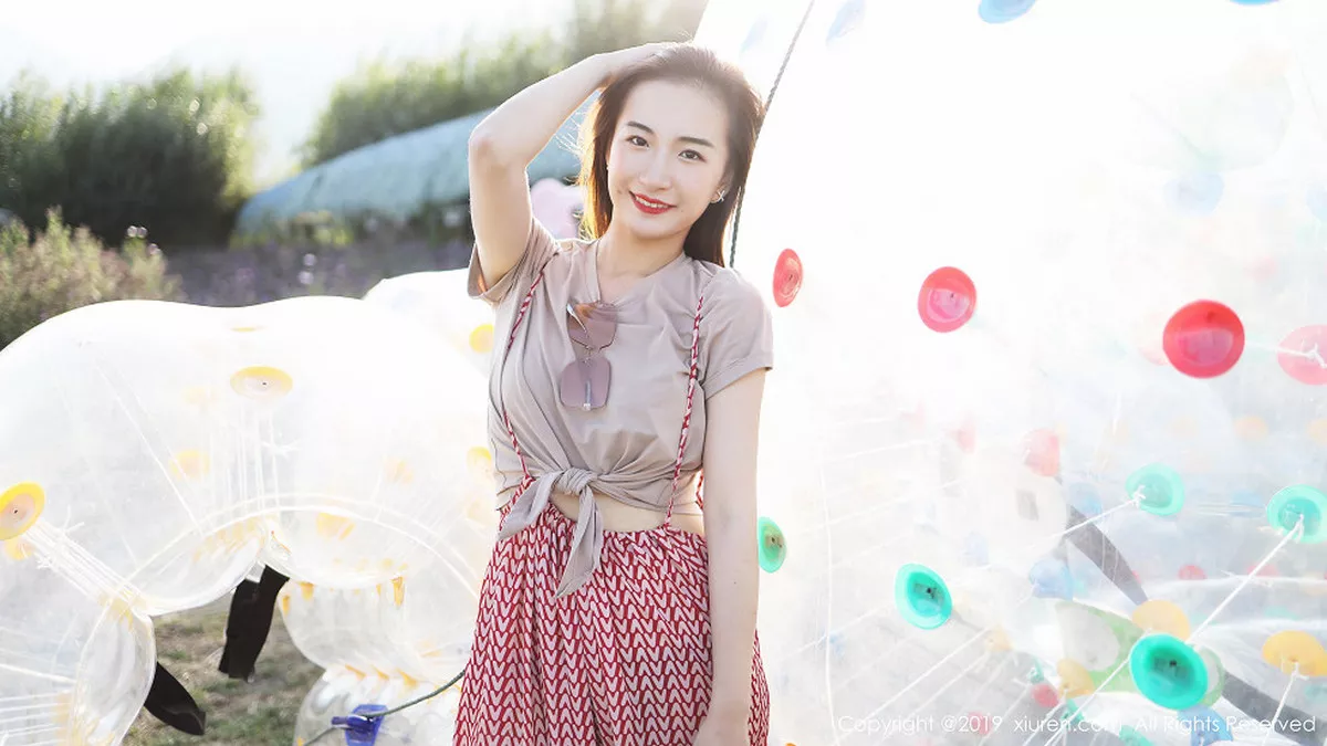 秀人集.com_[XiuRen秀人网]No.1718_嫩模艺儿拿铁室外帽子美少女清新甜美风靓丽迷人写真63P