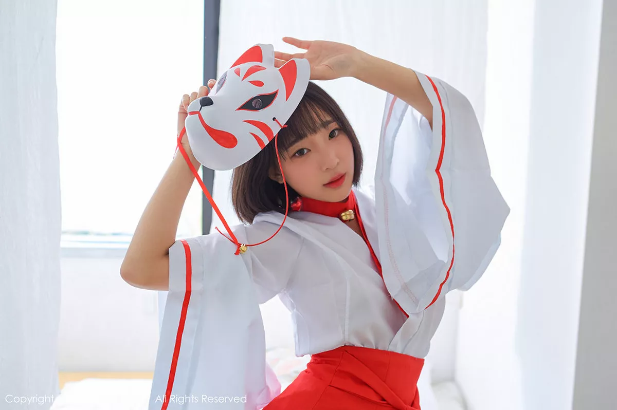 秀人集.com_[XiuRen秀人网]No.1702_模特_卿卿韩国旅拍私房面具魅惑半露豪乳+户外比基尼性感写真68P