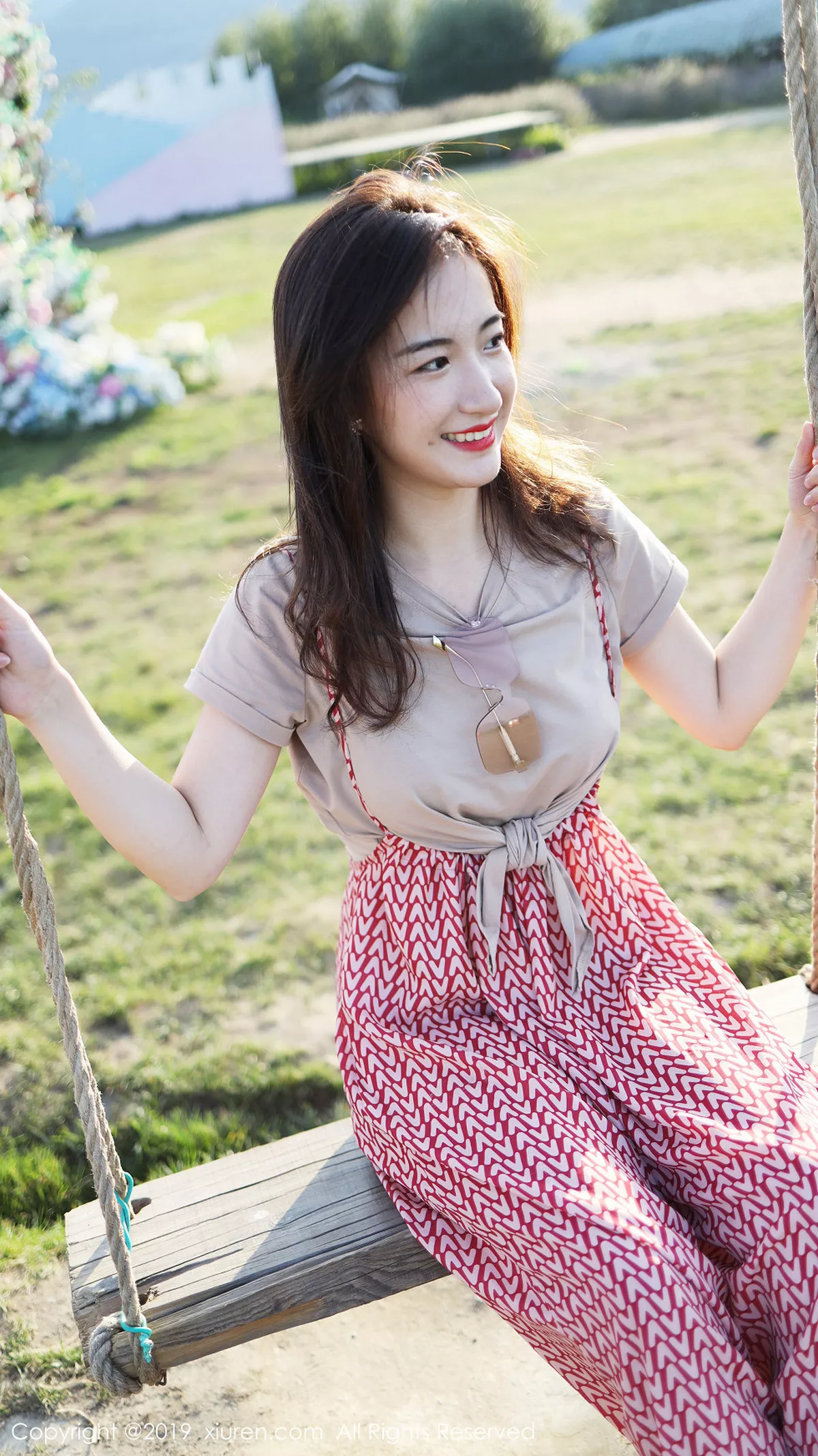 秀人集.com_[XiuRen秀人网]No.1718_嫩模艺儿拿铁室外帽子美少女清新甜美风靓丽迷人写真63P