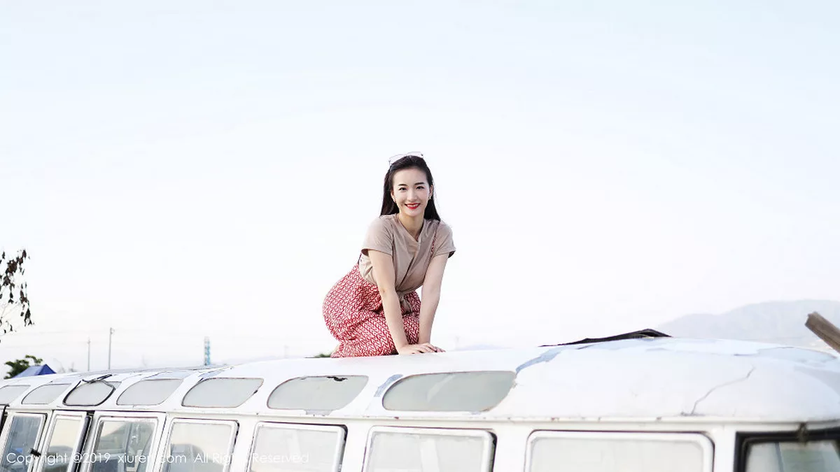 秀人集.com_[XiuRen秀人网]No.1718_嫩模艺儿拿铁室外帽子美少女清新甜美风靓丽迷人写真63P