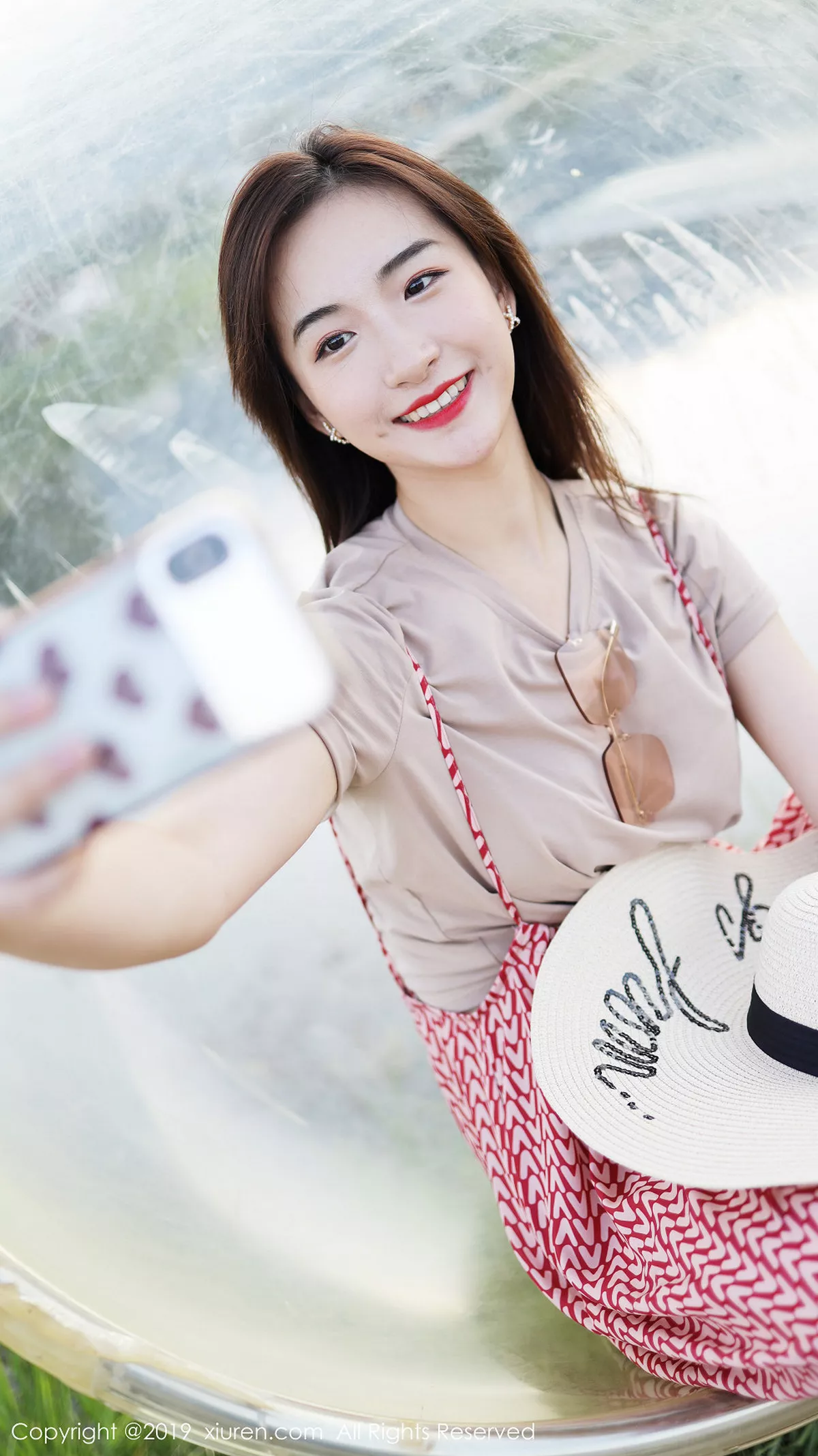 秀人集.com_[XiuRen秀人网]No.1718_嫩模艺儿拿铁室外帽子美少女清新甜美风靓丽迷人写真63P