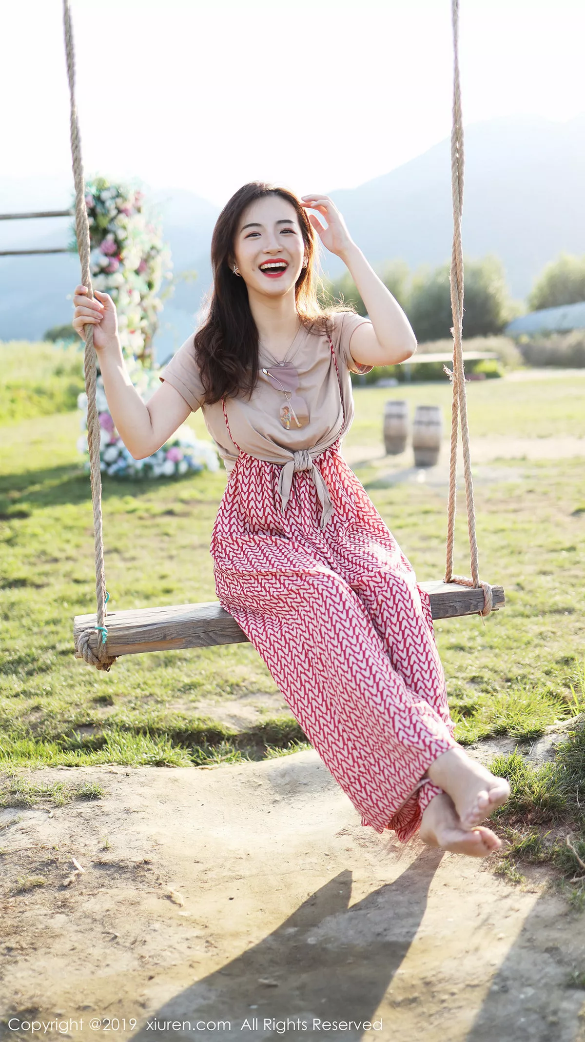 秀人集.com_[XiuRen秀人网]No.1718_嫩模艺儿拿铁室外帽子美少女清新甜美风靓丽迷人写真63P