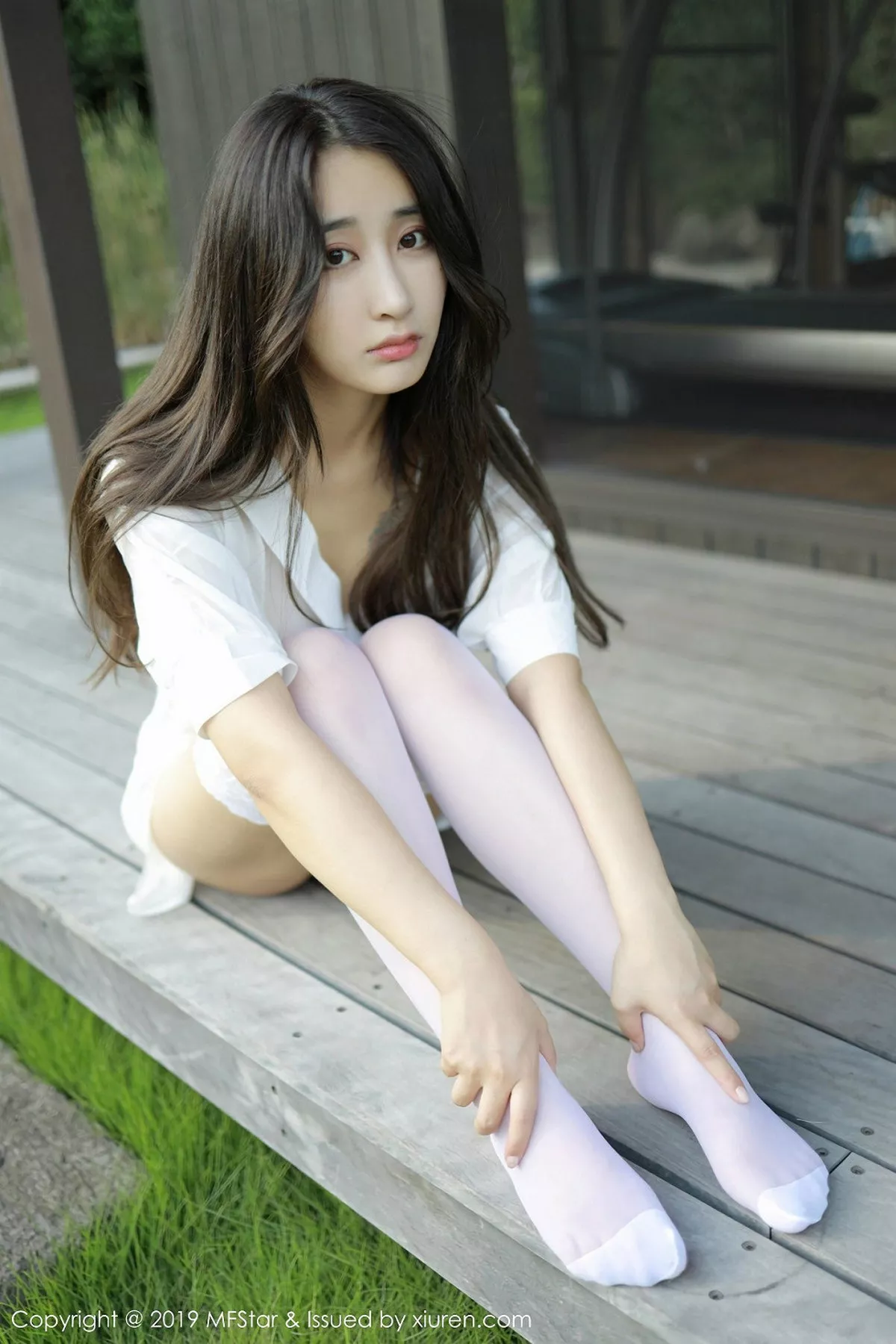 秀人集.com_[MFStar模范学院]Vol.219_嫩模Betty林子欣日本旅拍户外白衬衣配蕾丝吊袜诱惑写真53P