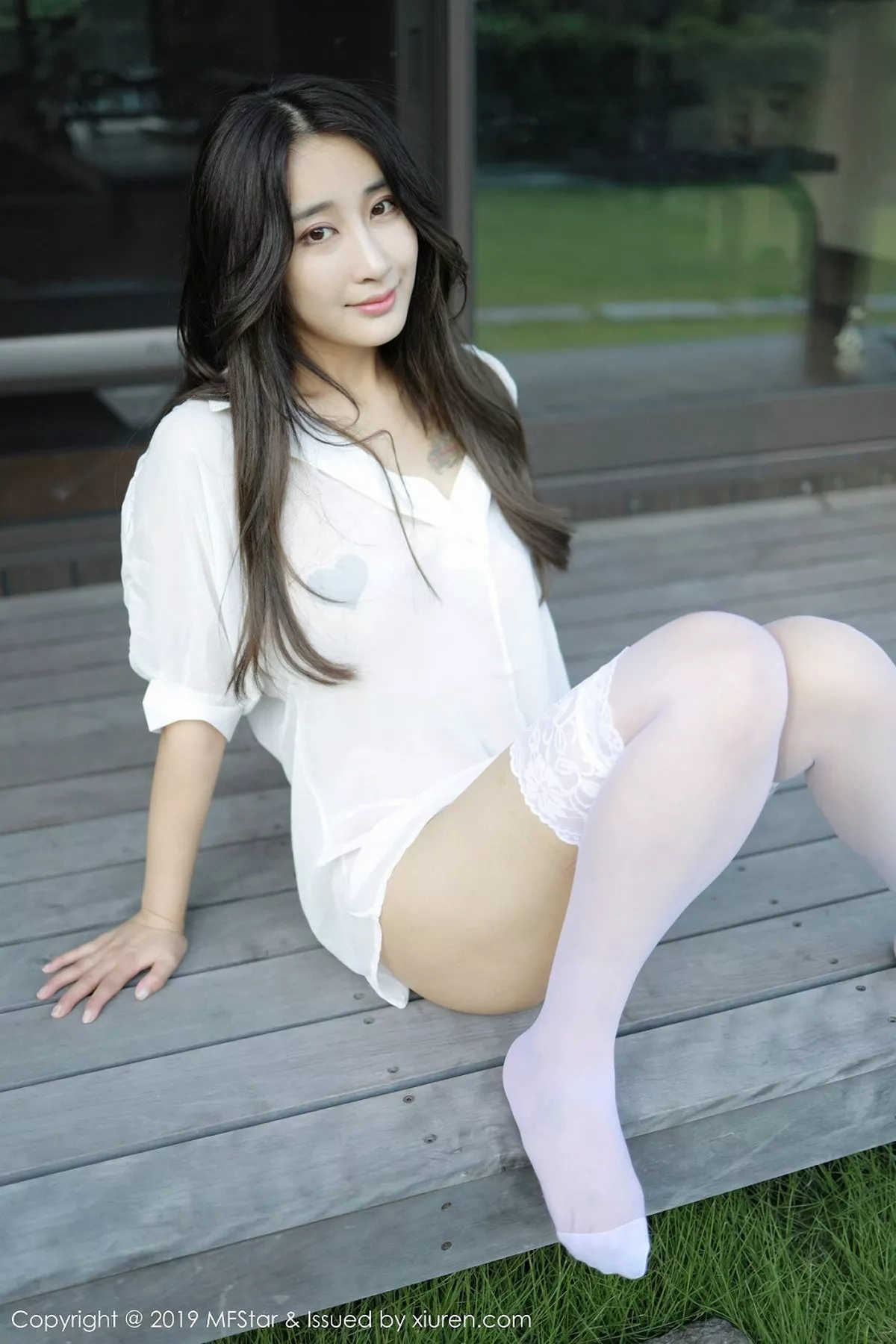 秀人集.com_[MFStar模范学院]Vol.219_嫩模Betty林子欣日本旅拍户外白衬衣配蕾丝吊袜诱惑写真53P