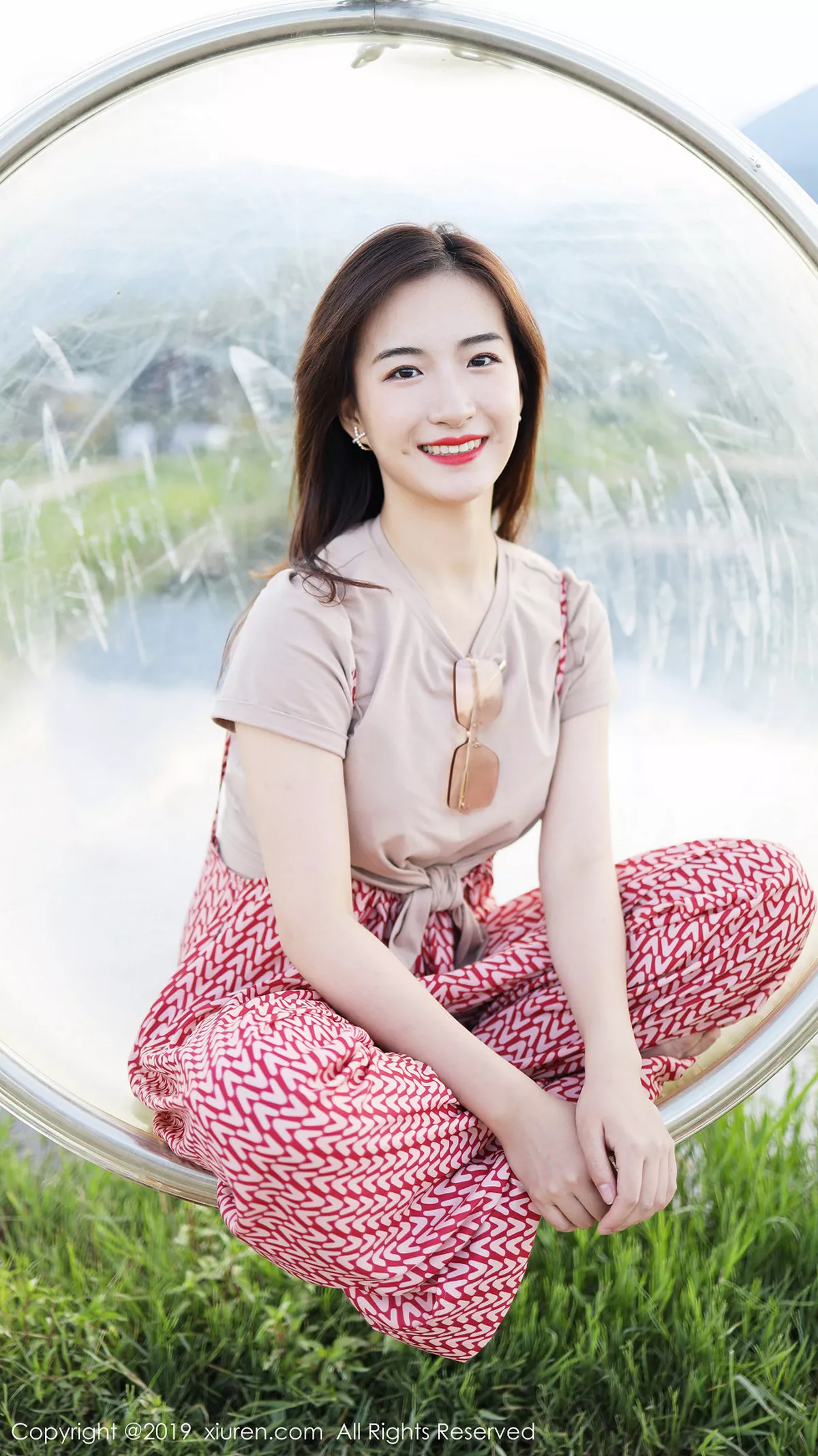 秀人集.com_[XiuRen秀人网]No.1718_嫩模艺儿拿铁室外帽子美少女清新甜美风靓丽迷人写真63P