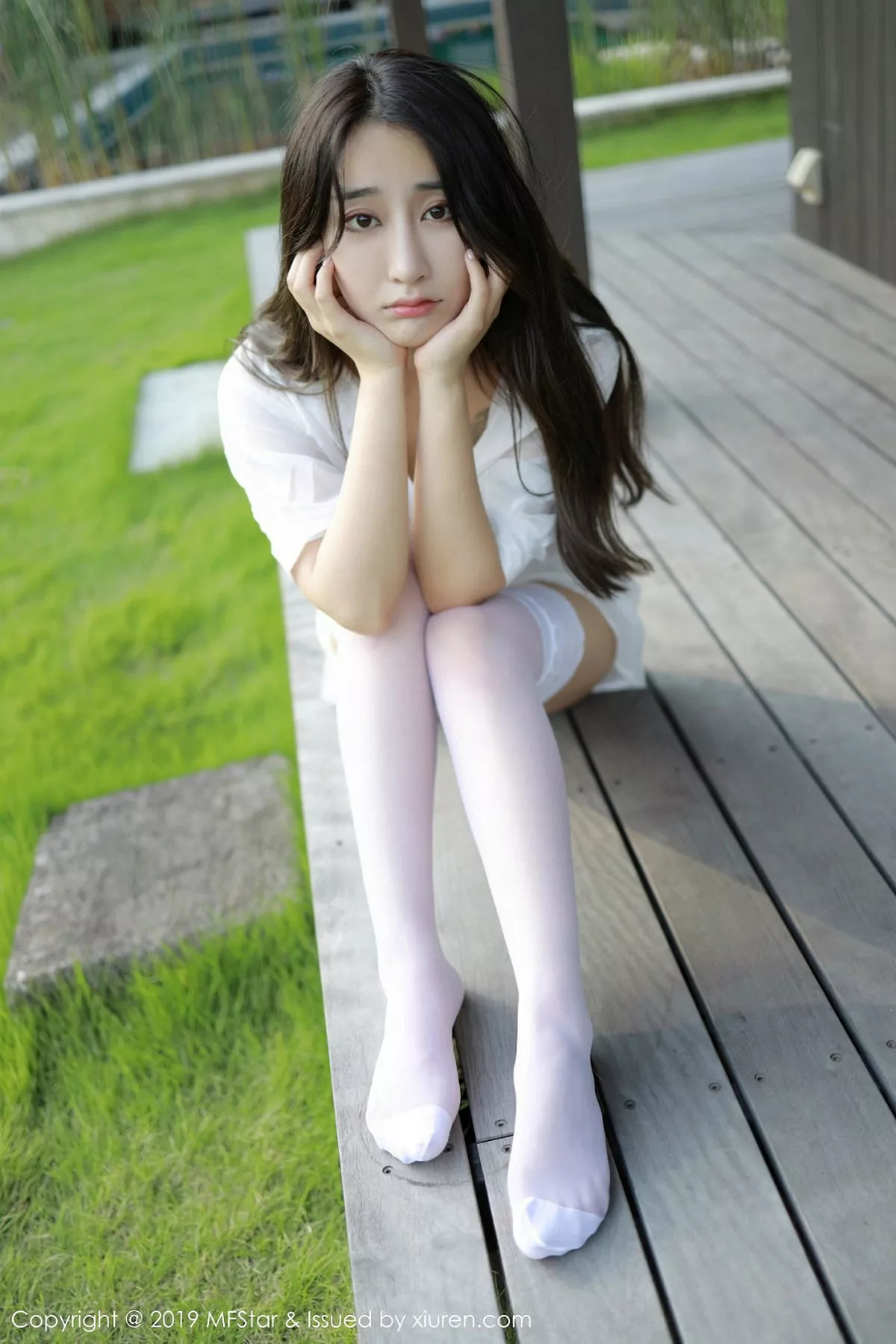 秀人集.com_[MFStar模范学院]Vol.219_嫩模Betty林子欣日本旅拍户外白衬衣配蕾丝吊袜诱惑写真53P