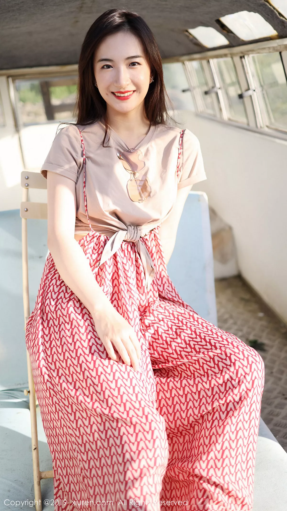 秀人集.com_[XiuRen秀人网]No.1718_嫩模艺儿拿铁室外帽子美少女清新甜美风靓丽迷人写真63P