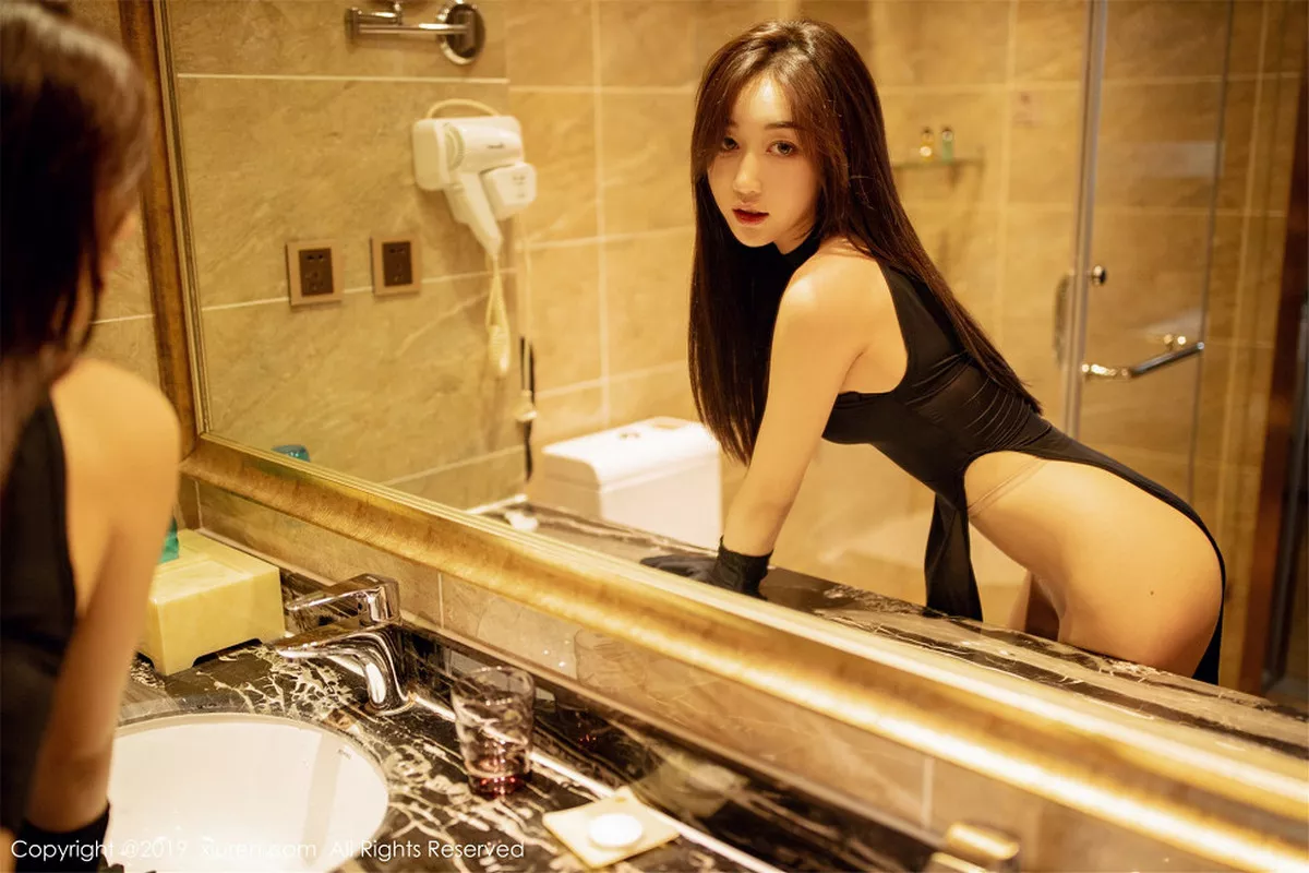 秀人集.com_[XiuRen秀人网]No.1708_嫩模小九月私房黑色古韵旗袍配无内肉丝裤袜秀翘臀屁沟诱惑写真64P