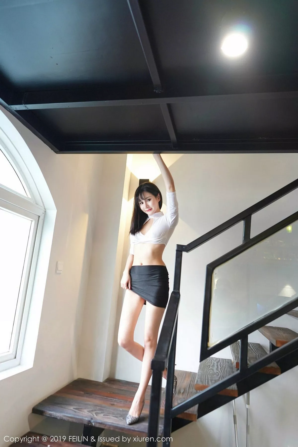 秀人集.com_[FeiLin嗲囡囡]Vol.210_嫩模Celina青妍私房白色内衣配黑短裙半脱露翘臀诱惑写真41P