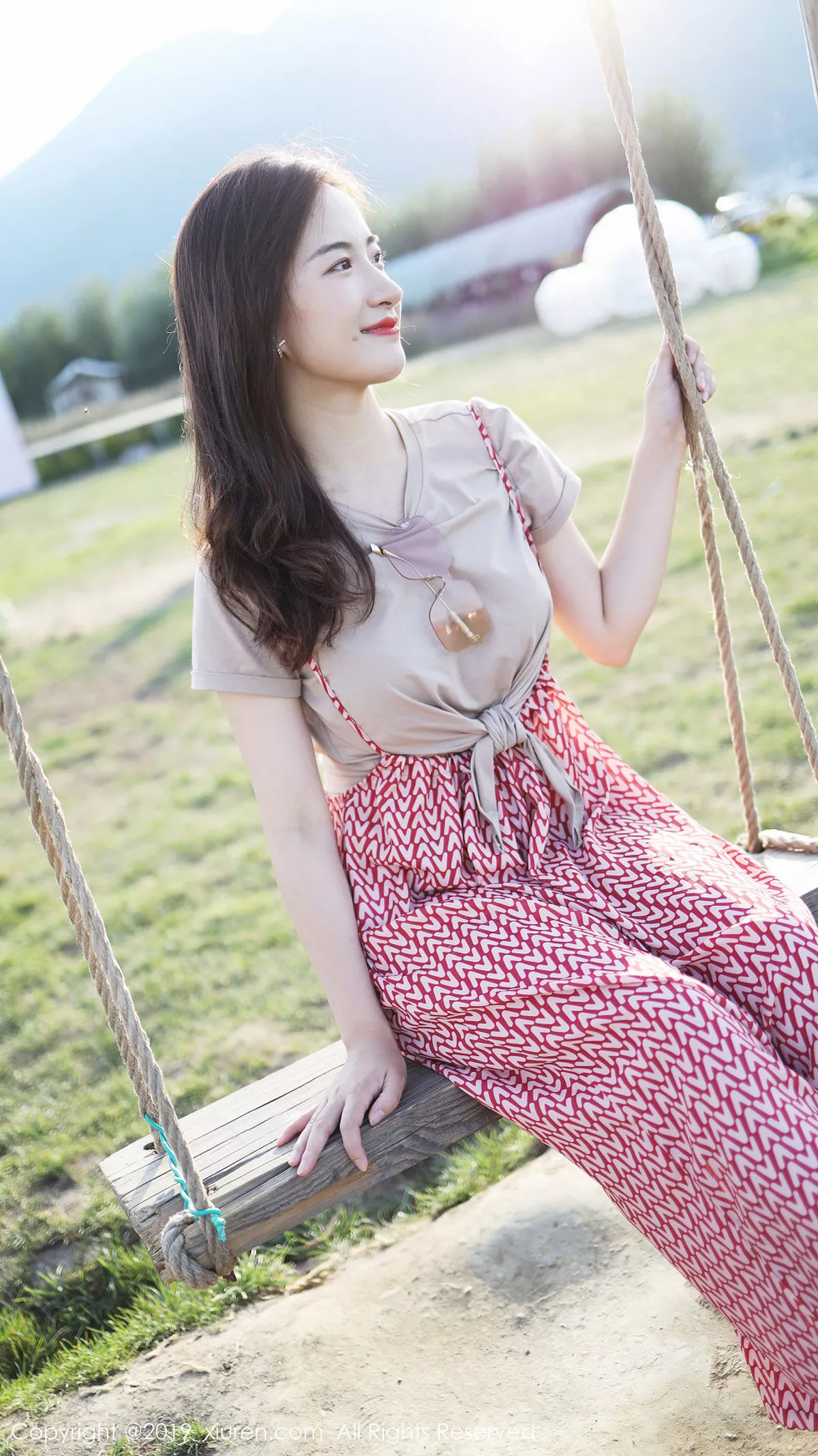 秀人集.com_[XiuRen秀人网]No.1718_嫩模艺儿拿铁室外帽子美少女清新甜美风靓丽迷人写真63P