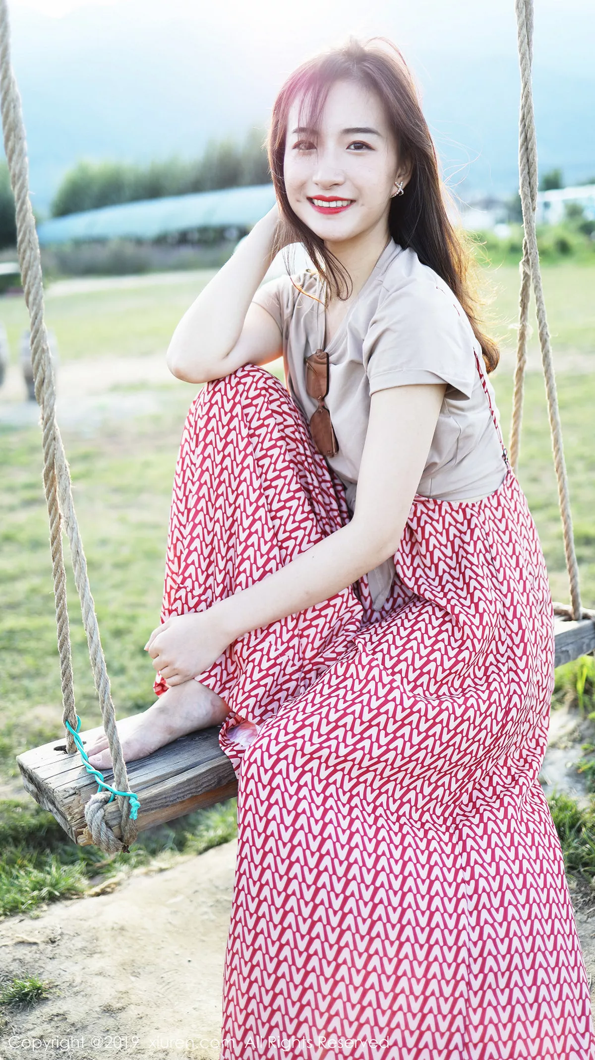 秀人集.com_[XiuRen秀人网]No.1718_嫩模艺儿拿铁室外帽子美少女清新甜美风靓丽迷人写真63P