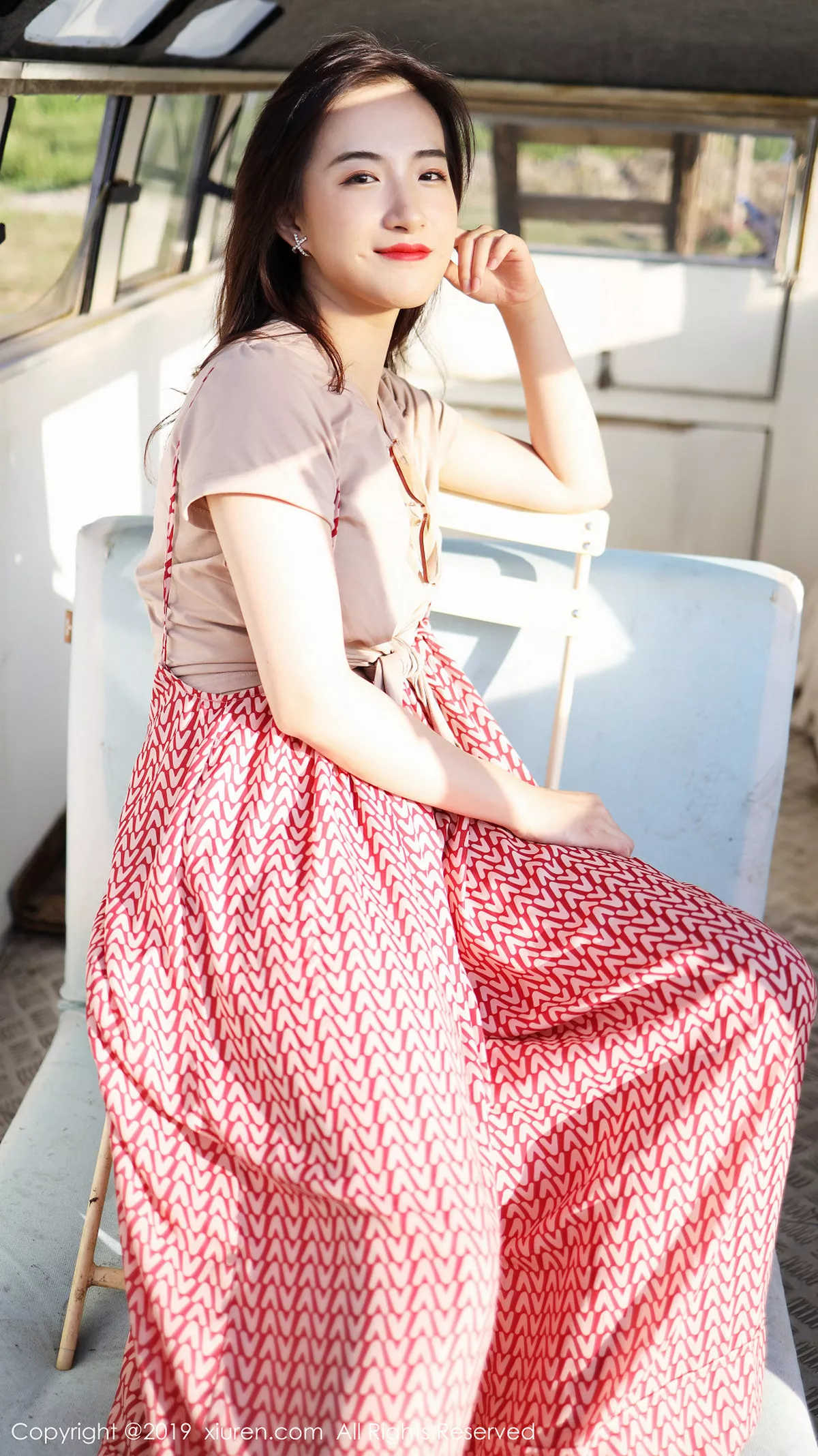 秀人集.com_[XiuRen秀人网]No.1718_嫩模艺儿拿铁室外帽子美少女清新甜美风靓丽迷人写真63P