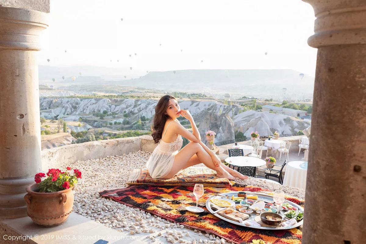 秀人集.com_[IMISS爱蜜社]Vol.382_女神小狐狸Kathryn土耳其旅拍私房内衣秀完美身材诱惑写真43P