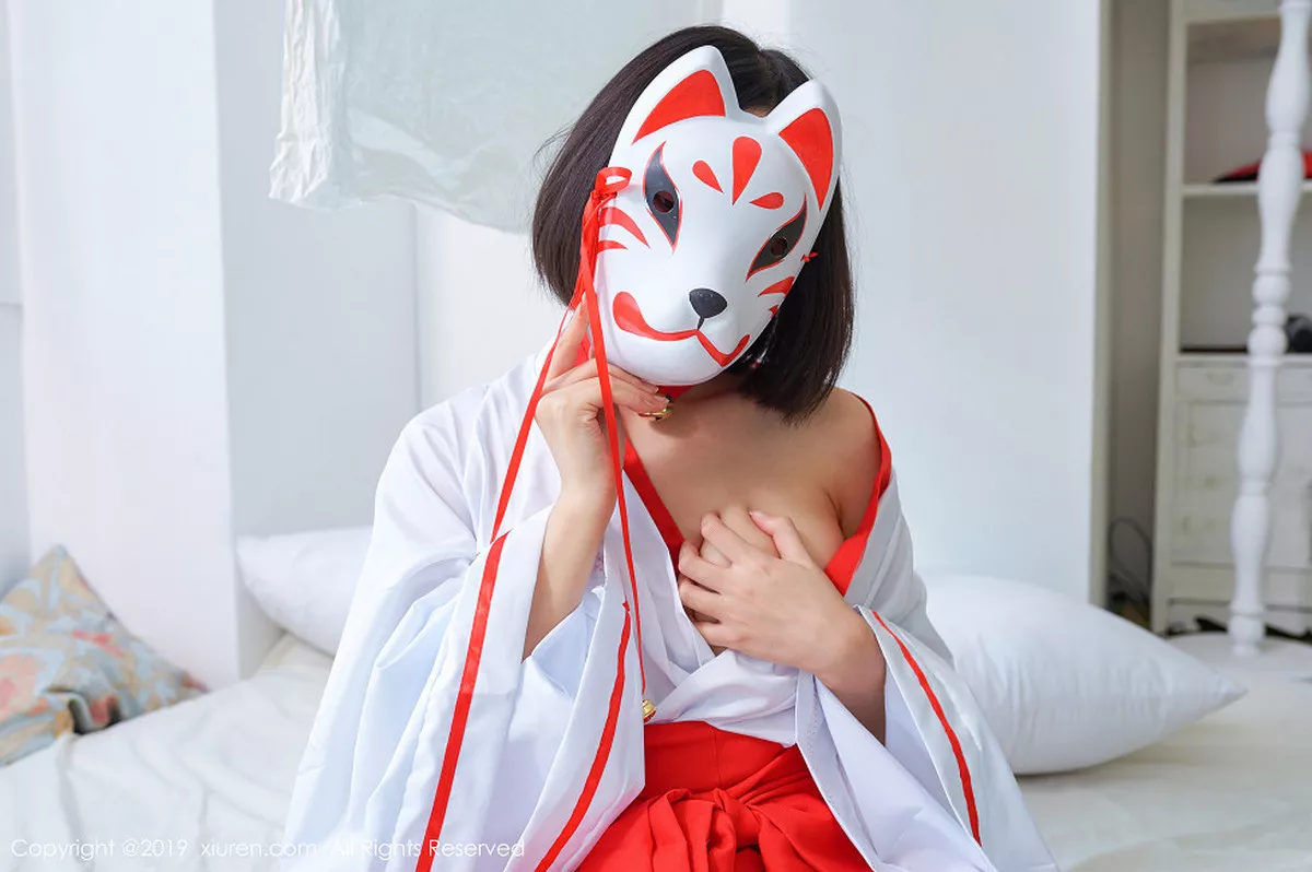 秀人集.com_[XiuRen秀人网]No.1702_模特_卿卿韩国旅拍私房面具魅惑半露豪乳+户外比基尼性感写真68P