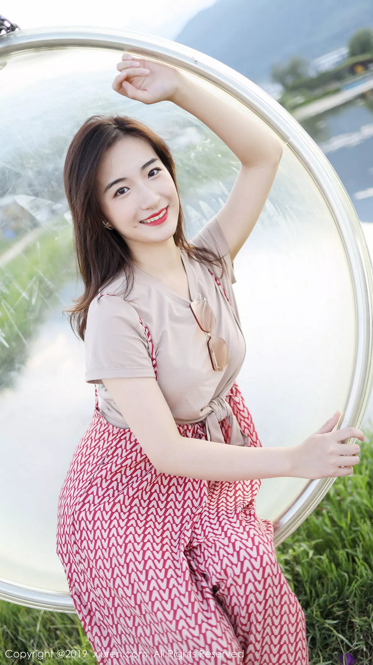 秀人集.com_[XiuRen秀人网]No.1718_嫩模艺儿拿铁室外帽子美少女清新甜美风靓丽迷人写真63P