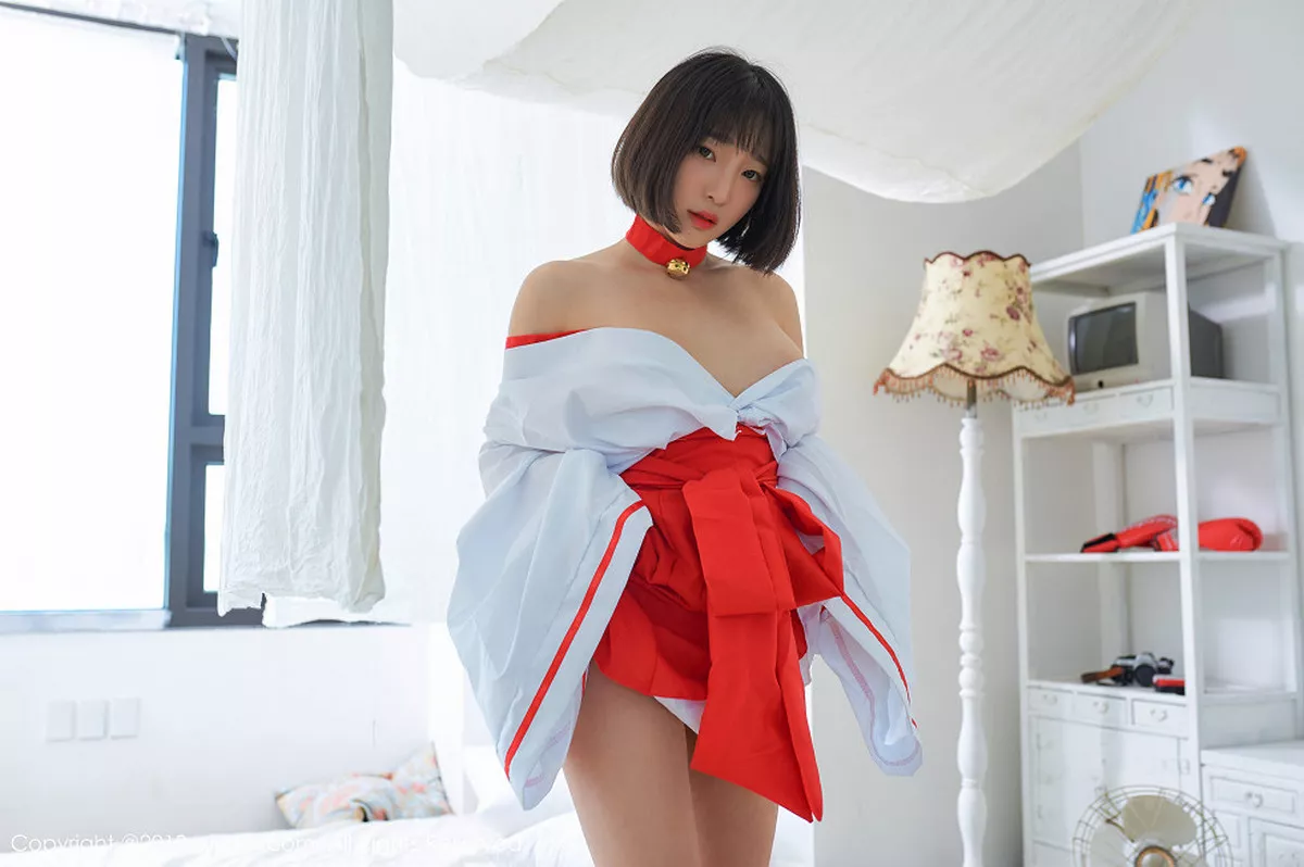 秀人集.com_[XiuRen秀人网]No.1702_模特_卿卿韩国旅拍私房面具魅惑半露豪乳+户外比基尼性感写真68P