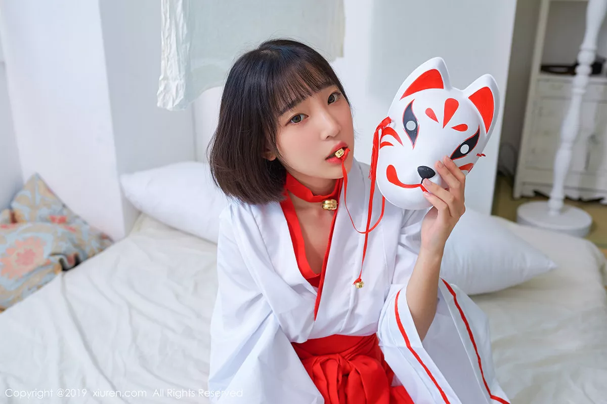 秀人集.com_[XiuRen秀人网]No.1702_模特_卿卿韩国旅拍私房面具魅惑半露豪乳+户外比基尼性感写真68P