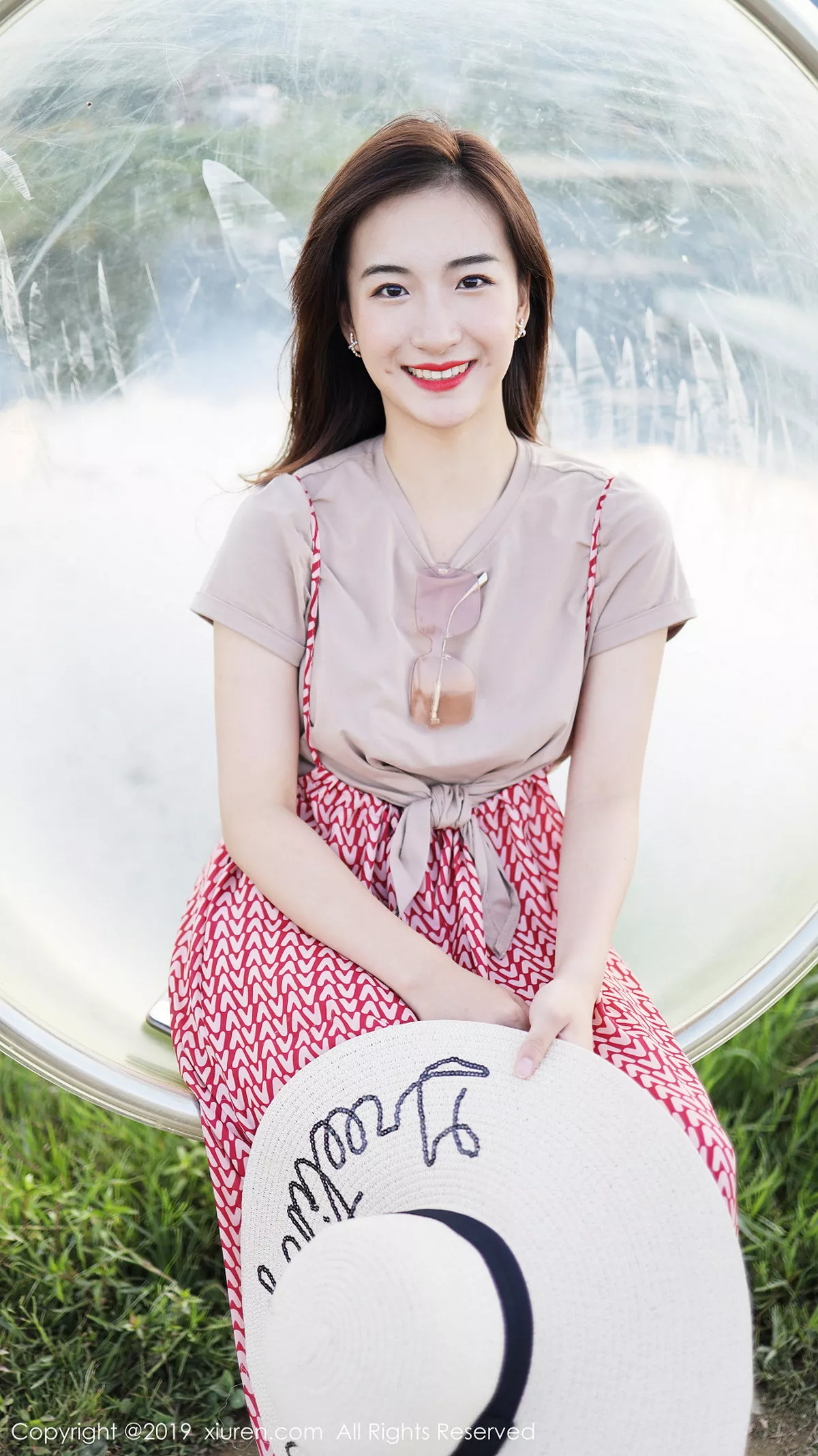 秀人集.com_[XiuRen秀人网]No.1718_嫩模艺儿拿铁室外帽子美少女清新甜美风靓丽迷人写真63P