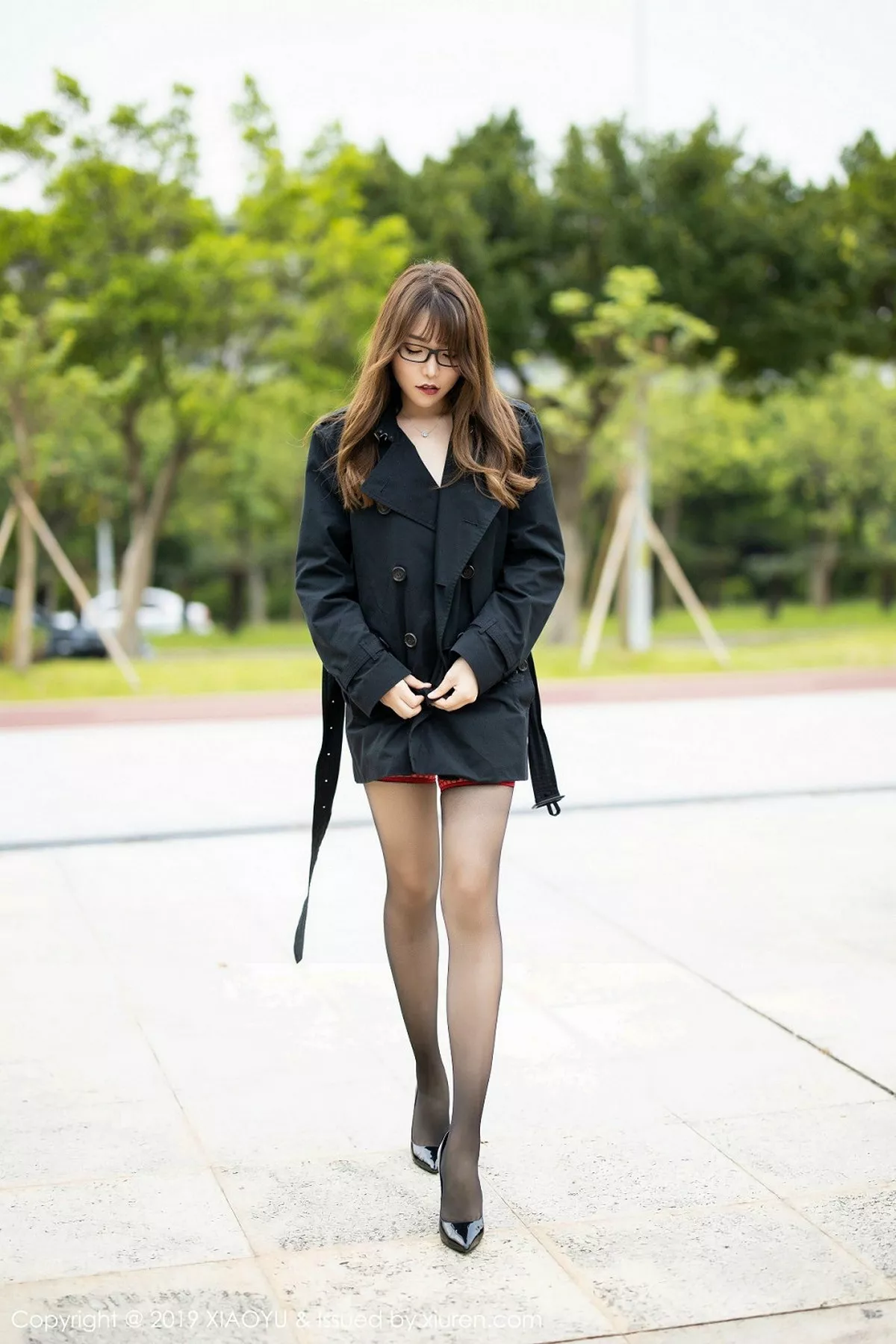 秀人集.com_[XiaoYu画语界]Vol.168_女神芝芝Booty户外半脱露黑色三点式内衣撩人诱惑写真56P