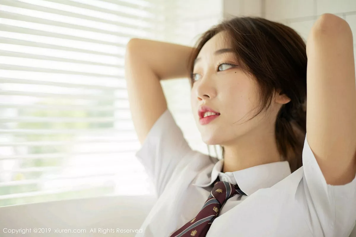 秀人集.com_[XiuRen秀人网]No.1729_嫩模小九月私房学生制服半脱露无内黑丝裤袜完美诱惑写真61P