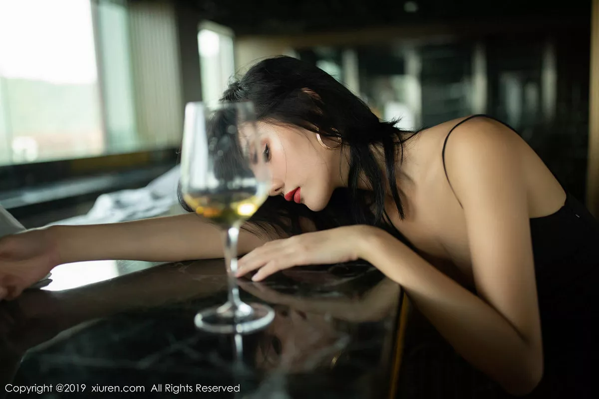 秀人集.com_[XiuRen秀人网]No.1739_女神就是阿朱啊酒窖主题黑吊裙配无内黑丝裤袜惹火诱惑写真66P