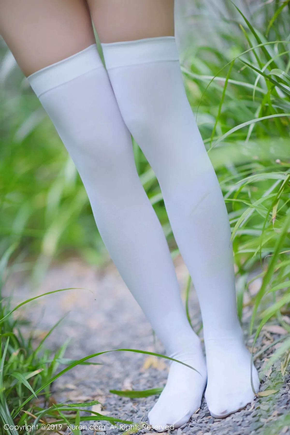 秀人集.com_[XiuRen秀人网]No.1733_嫩模沈梦瑶户外清爽学生装大胆半脱露白色蕾丝内衣诱惑写真60P