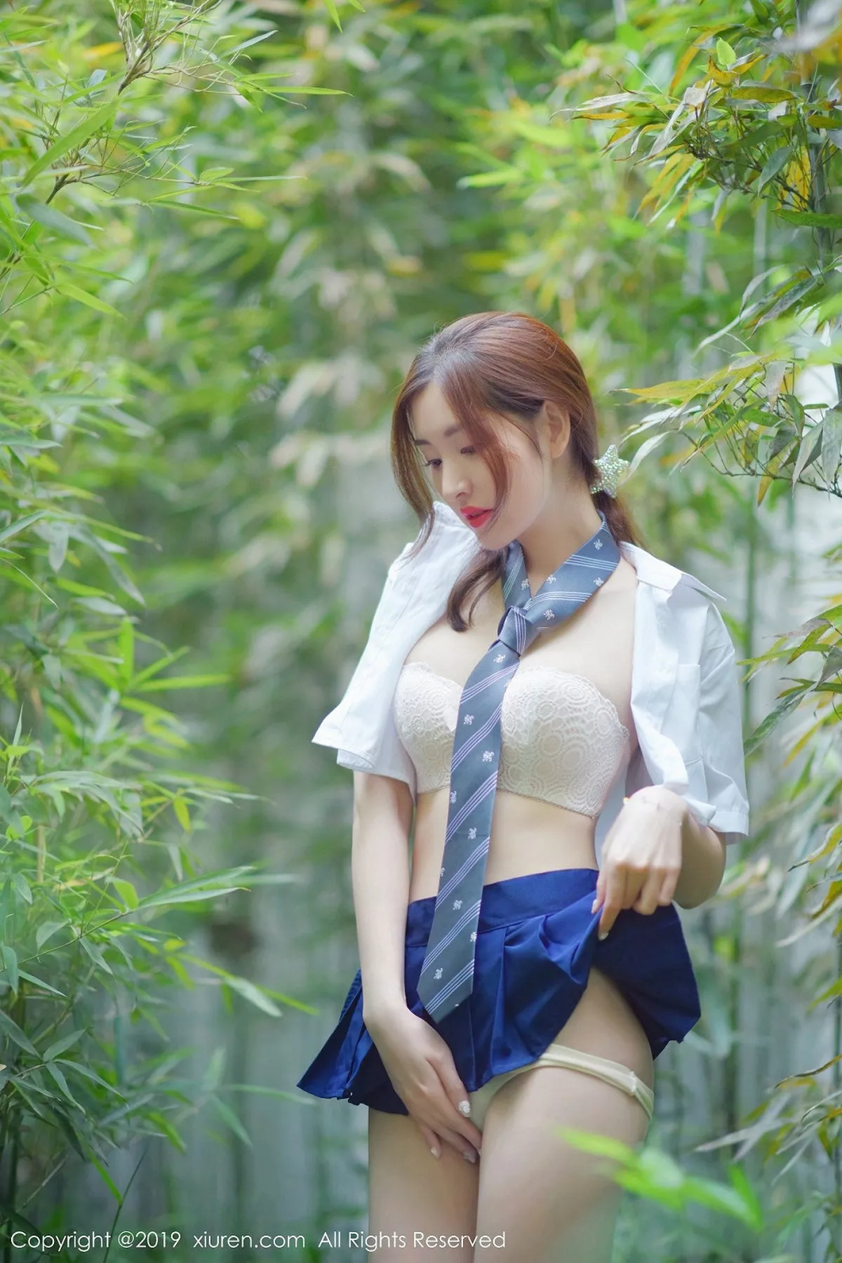 秀人集.com_[XiuRen秀人网]No.1733_嫩模沈梦瑶户外清爽学生装大胆半脱露白色蕾丝内衣诱惑写真60P