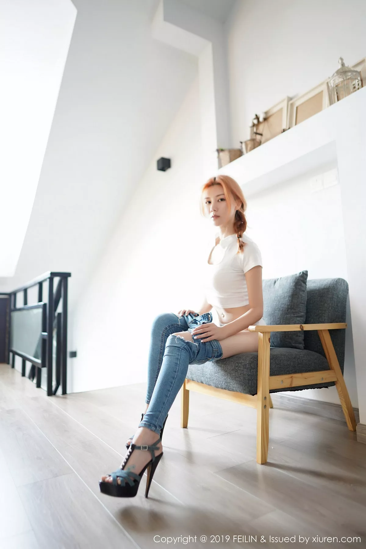 秀人集.com_[FeiLin嗲囡囡]Vol.212_嫩模爱丽儿私房性感黑色内衣配紧身牛仔裤秀完美身材写真40P