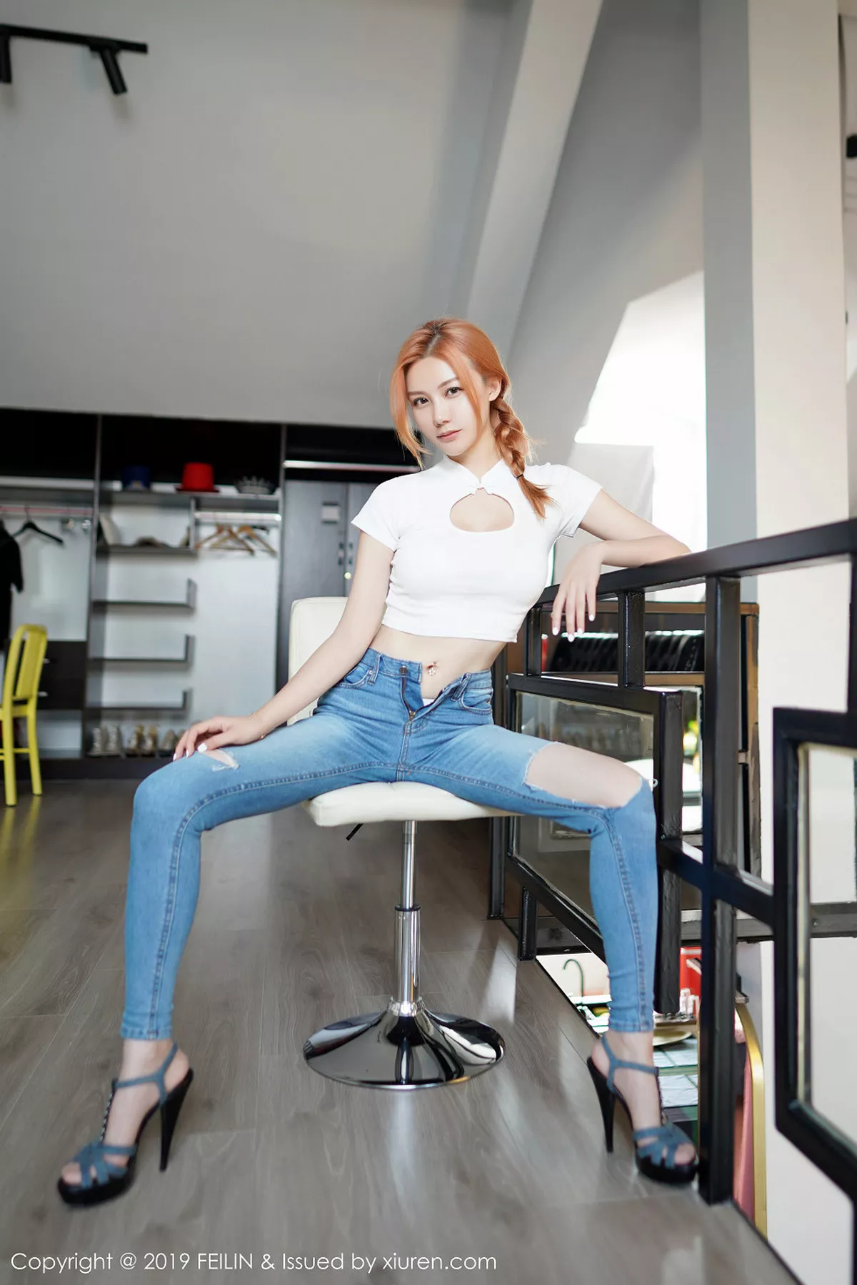 秀人集.com_[FeiLin嗲囡囡]Vol.212_嫩模爱丽儿私房性感黑色内衣配紧身牛仔裤秀完美身材写真40P
