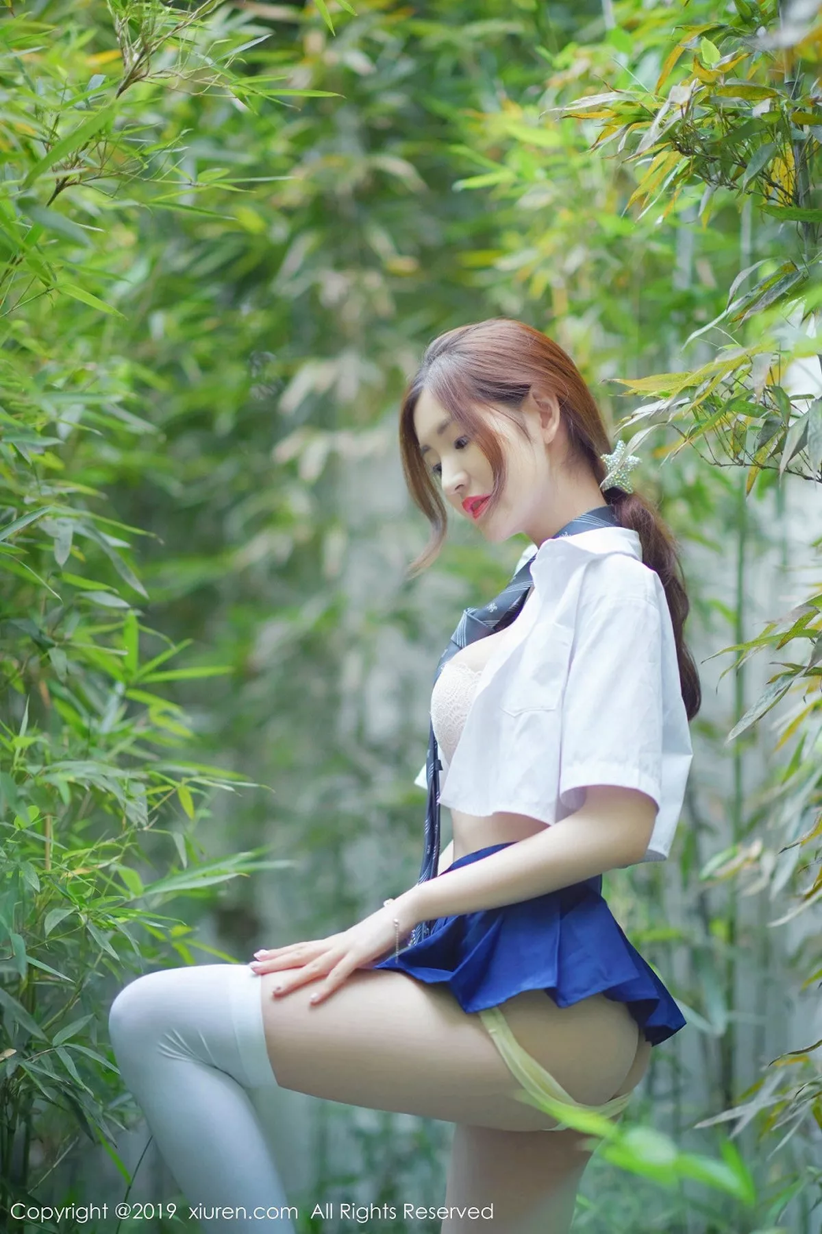 秀人集.com_[XiuRen秀人网]No.1733_嫩模沈梦瑶户外清爽学生装大胆半脱露白色蕾丝内衣诱惑写真60P